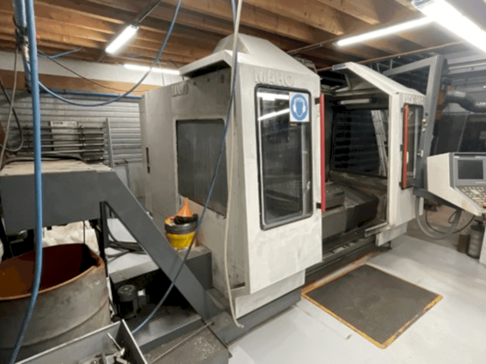 Widok z przodu maszyny MAHO MH1200S