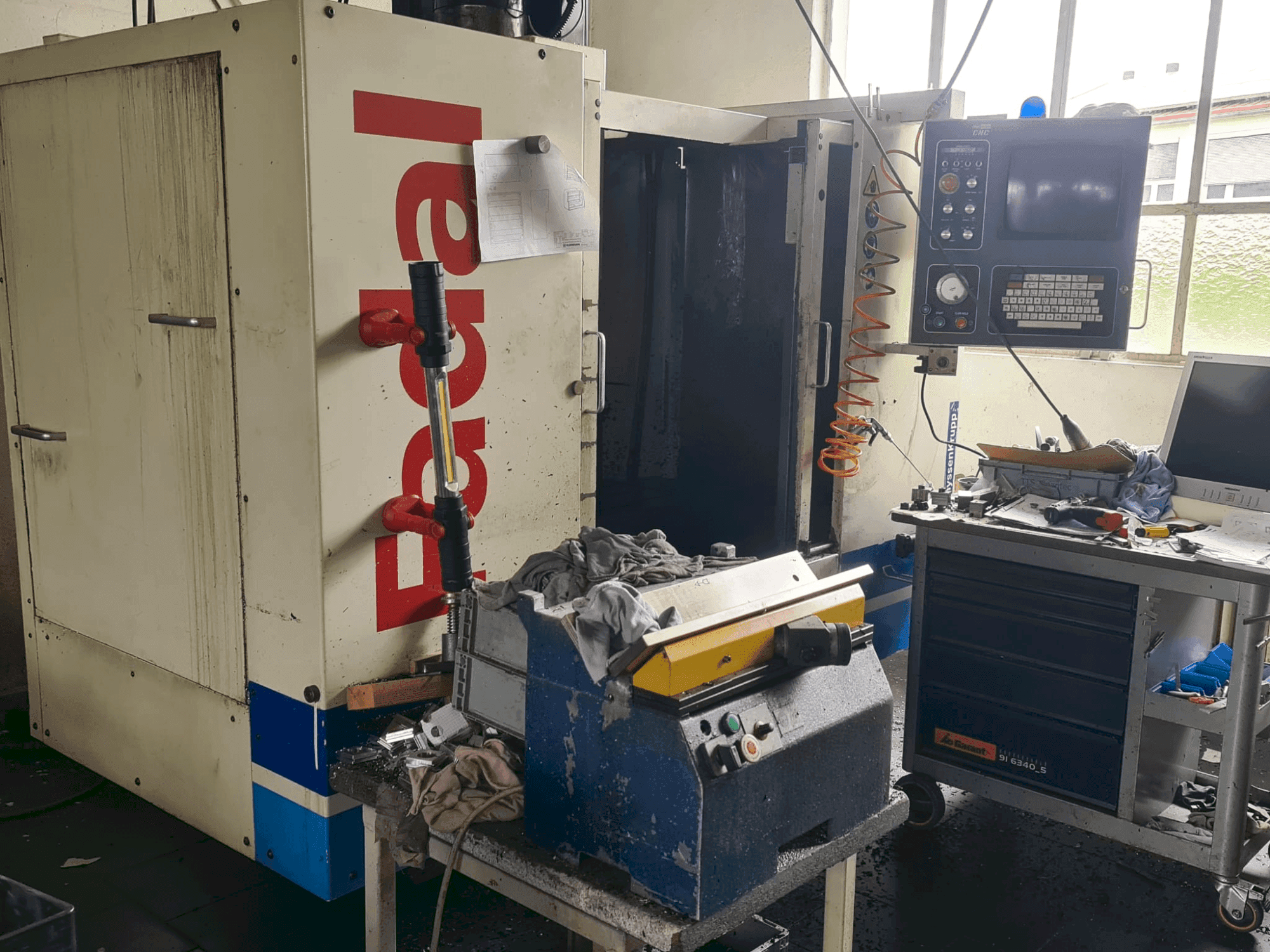 Widok z przodu maszyny FADAL 910