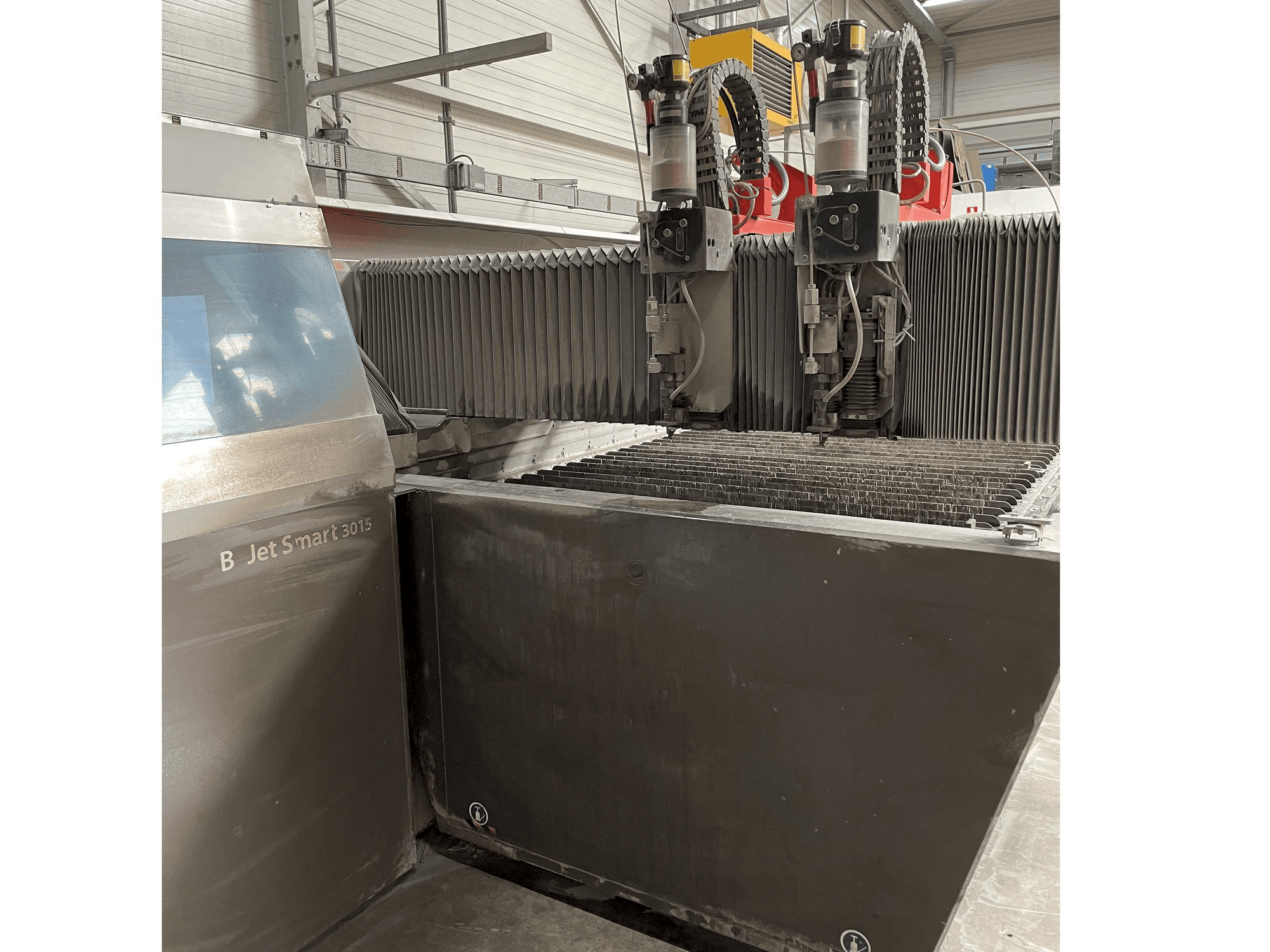 Widok z przodu maszyny Bystronic ByJet Smart 3015