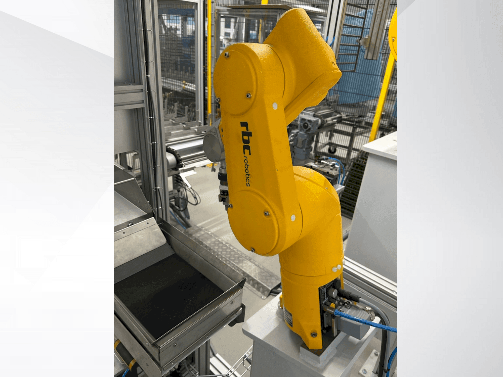 Widok z przodu maszyny STAUBLI TX60