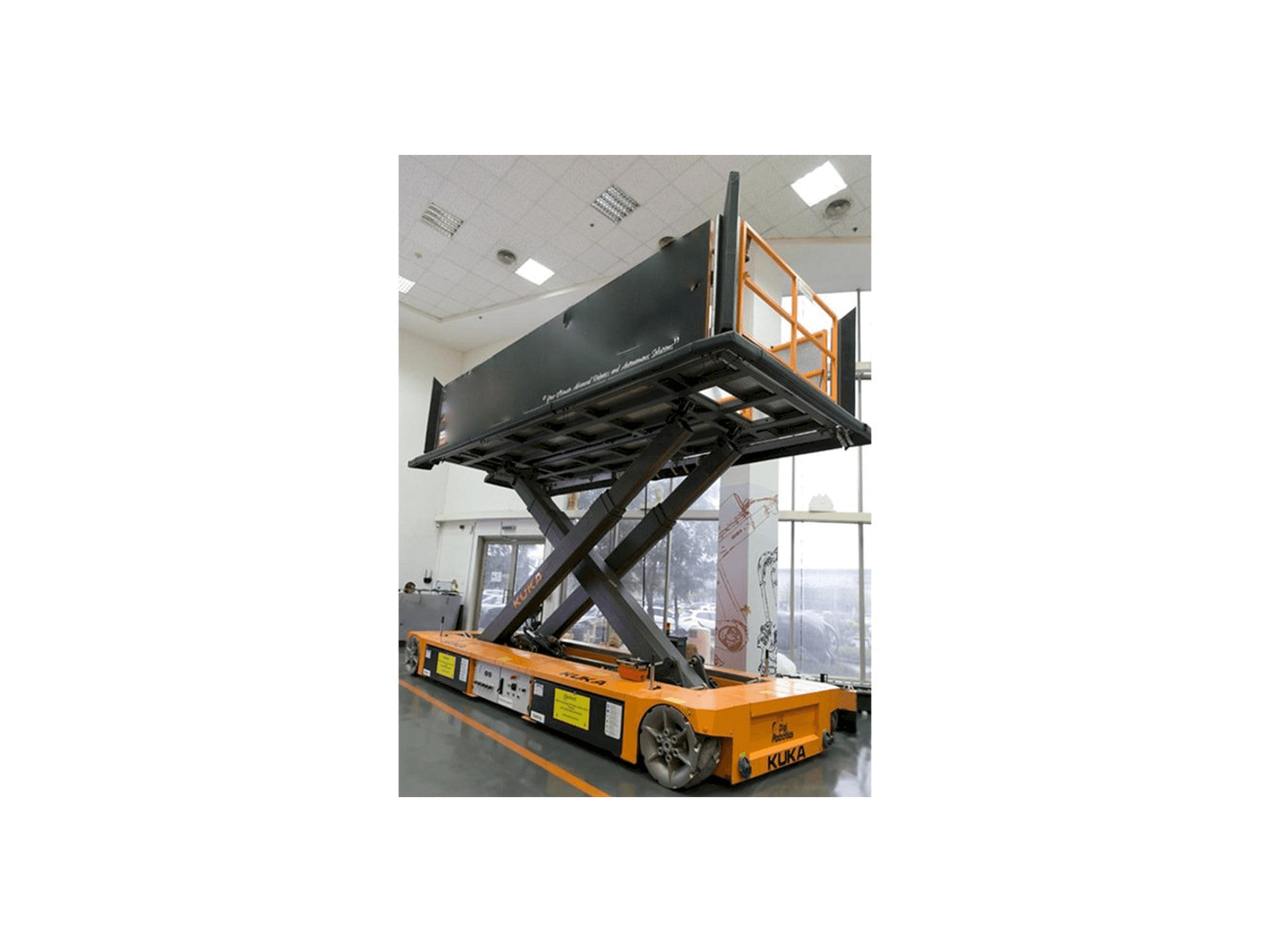 Widok z przodu maszyny KUKA KoM TL-3 E575 1000