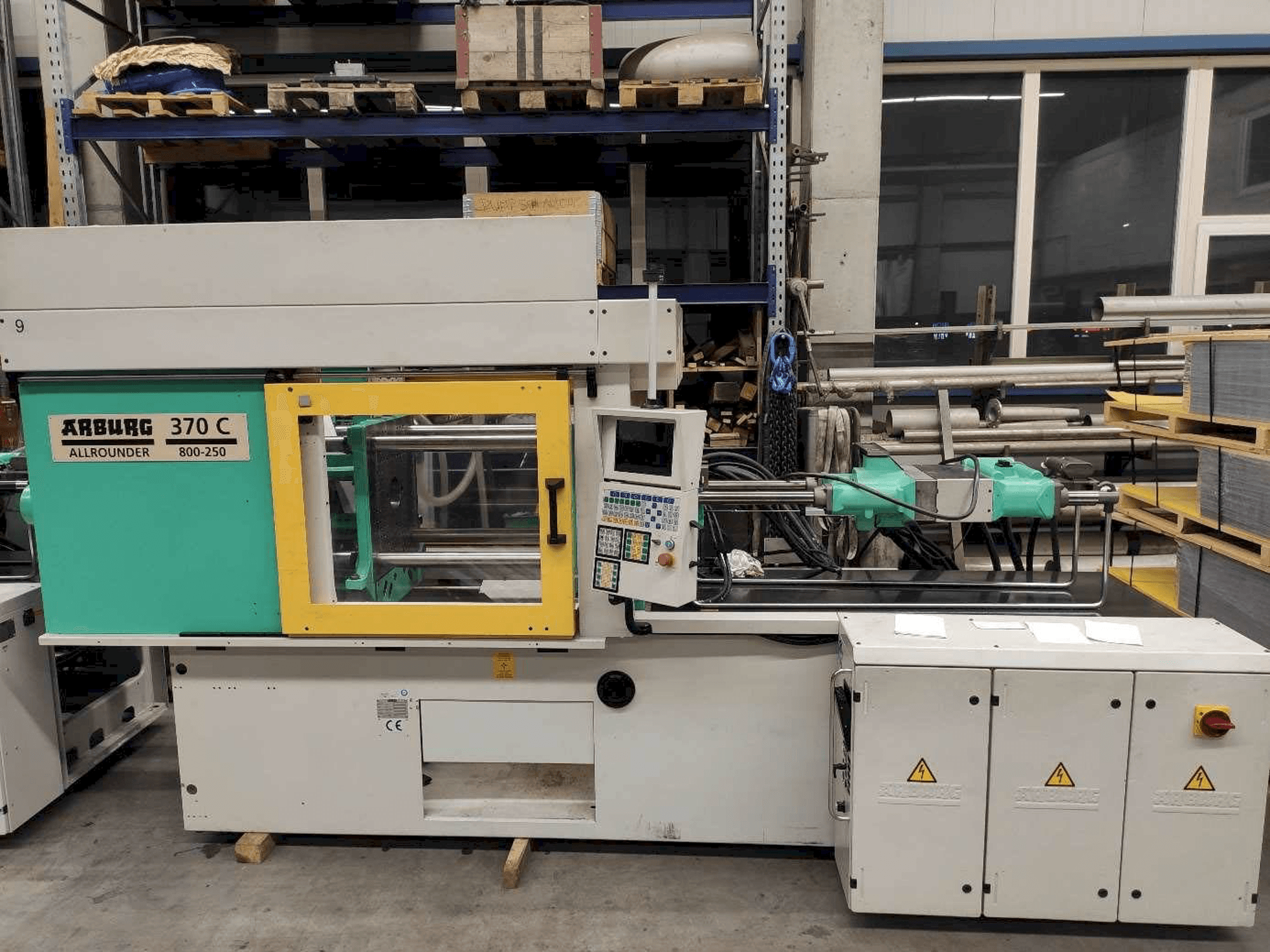 Widok z przodu maszyny Arburg 370C-800-250