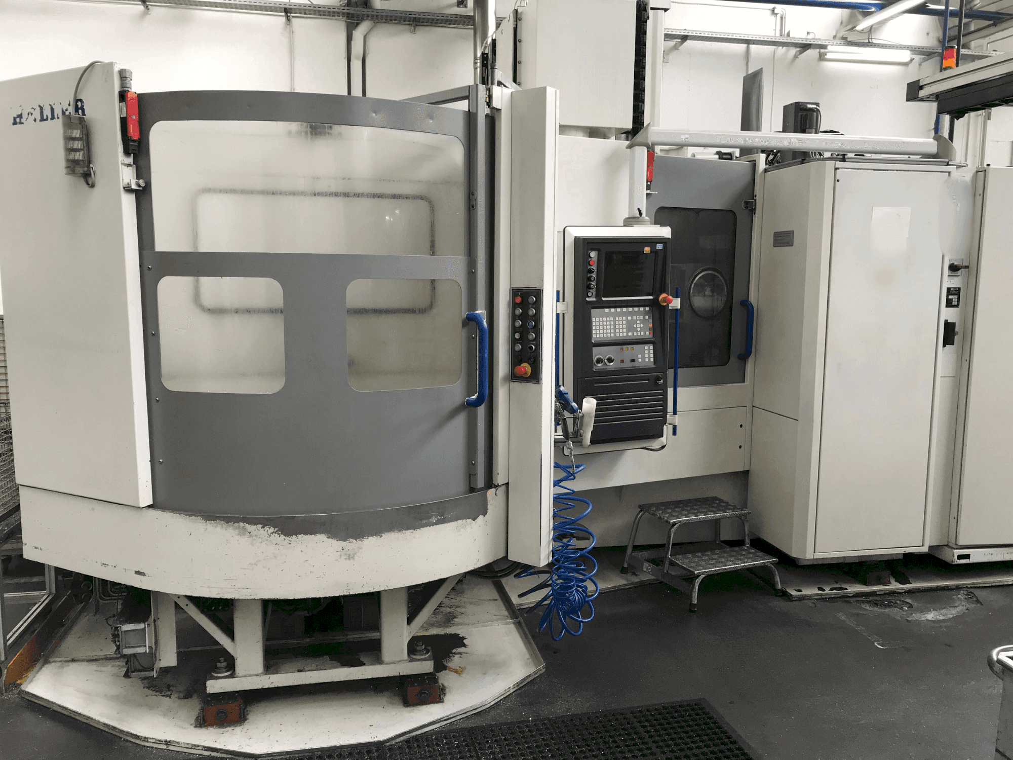 Widok z przodu maszyny HELLER MC 16