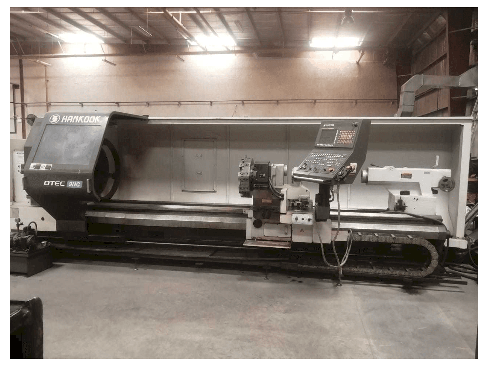 Widok z przodu maszyny HANKOOK PROTEC-9NC