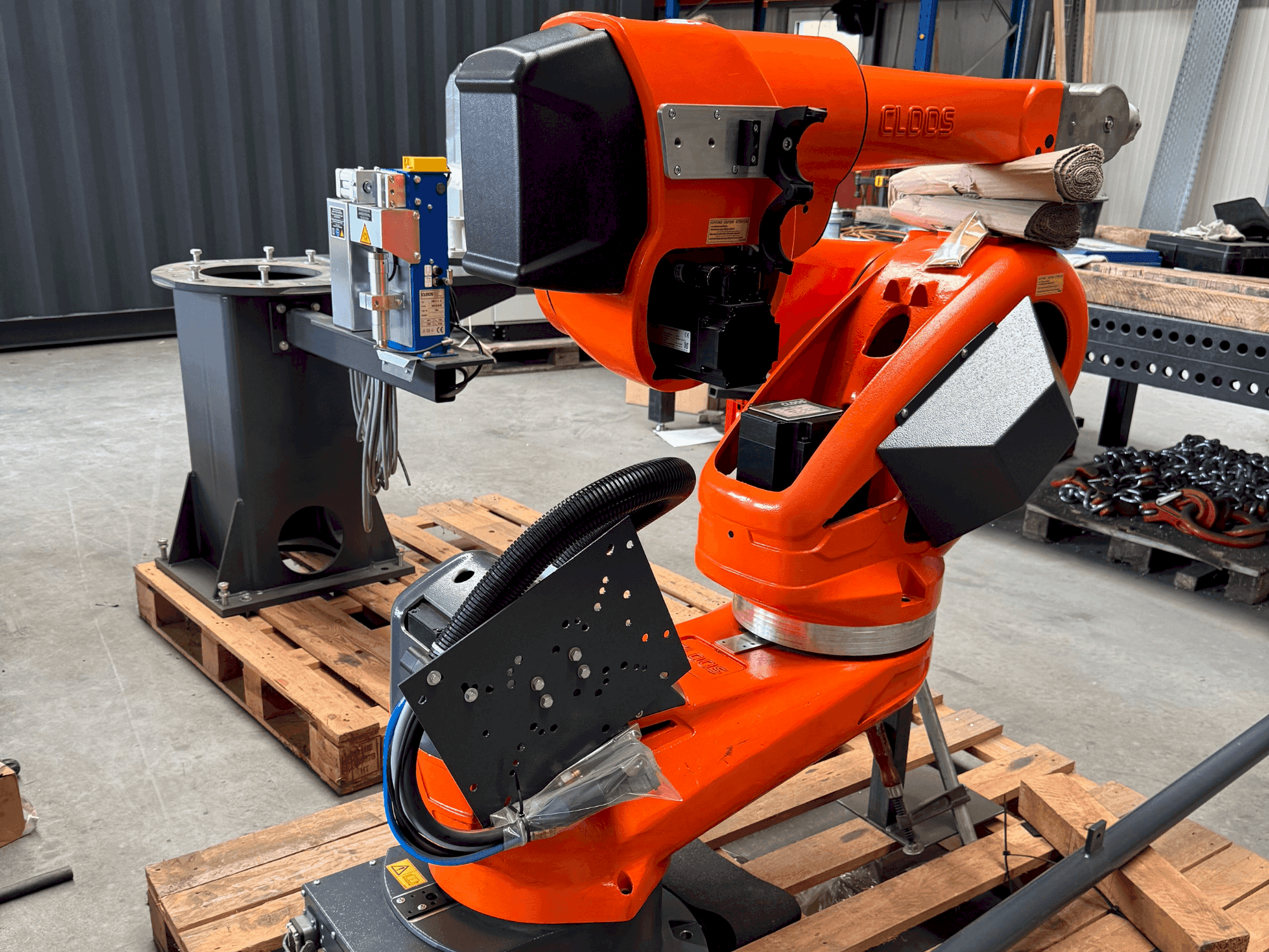 Widok z przodu maszyny CLOOS QIROX QRC 350-E