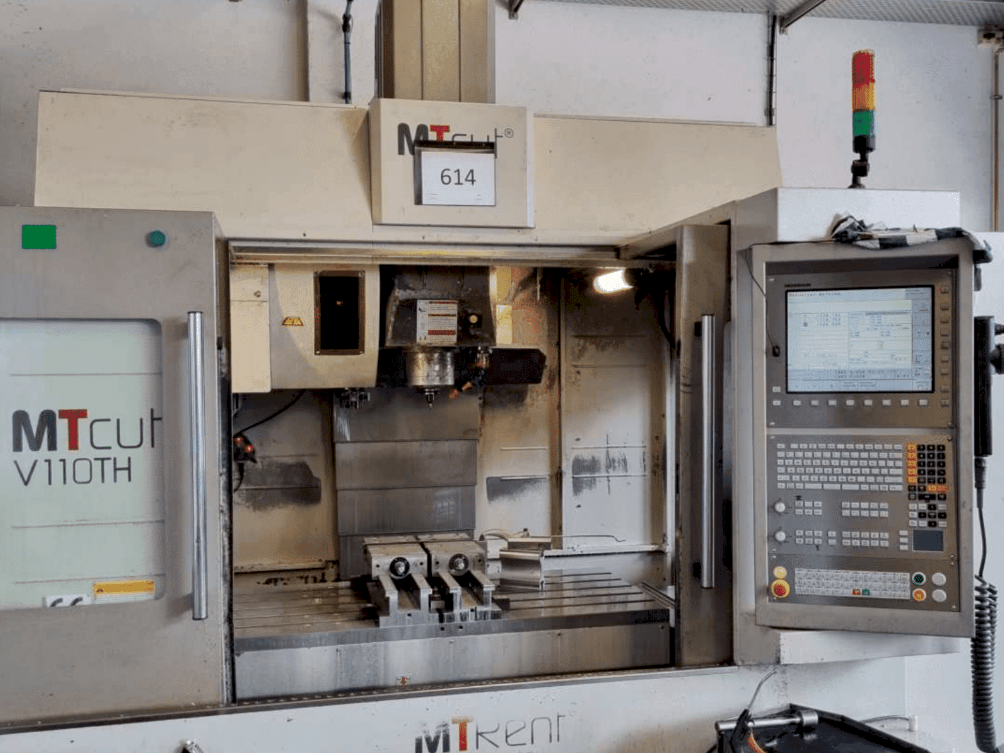 Widok z przodu maszyny MTcut V 110 TH