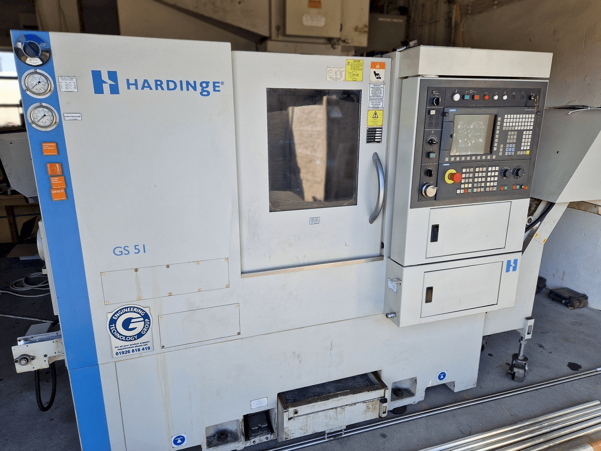 Widok z przodu maszyny HARDINGE GS 51 V3