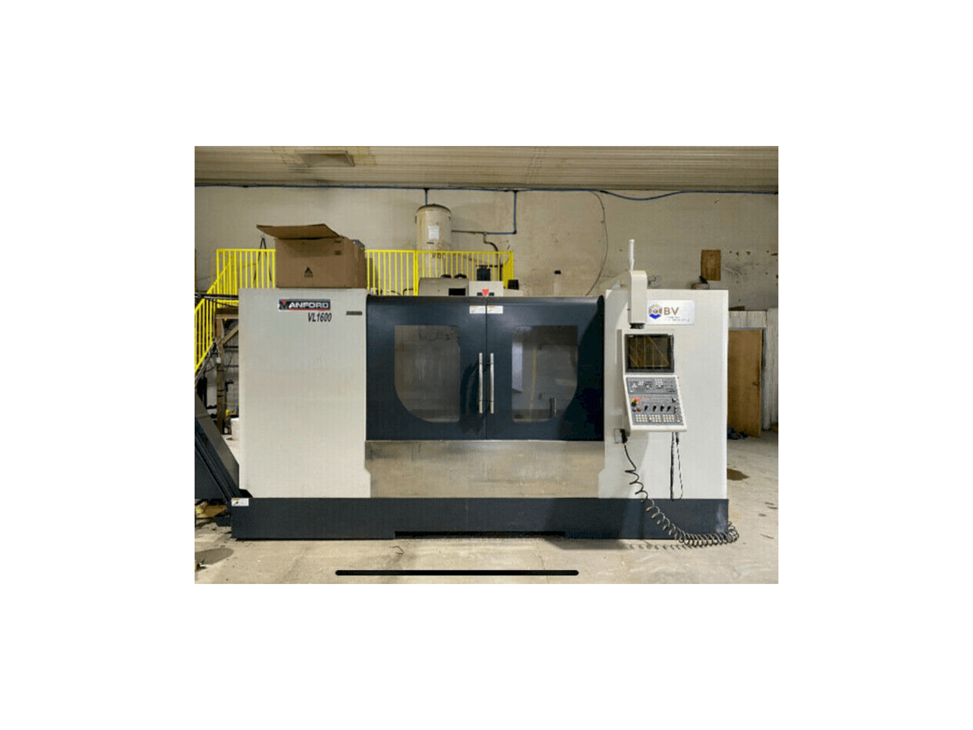 Widok z przodu maszyny Manford VMC VL-1600