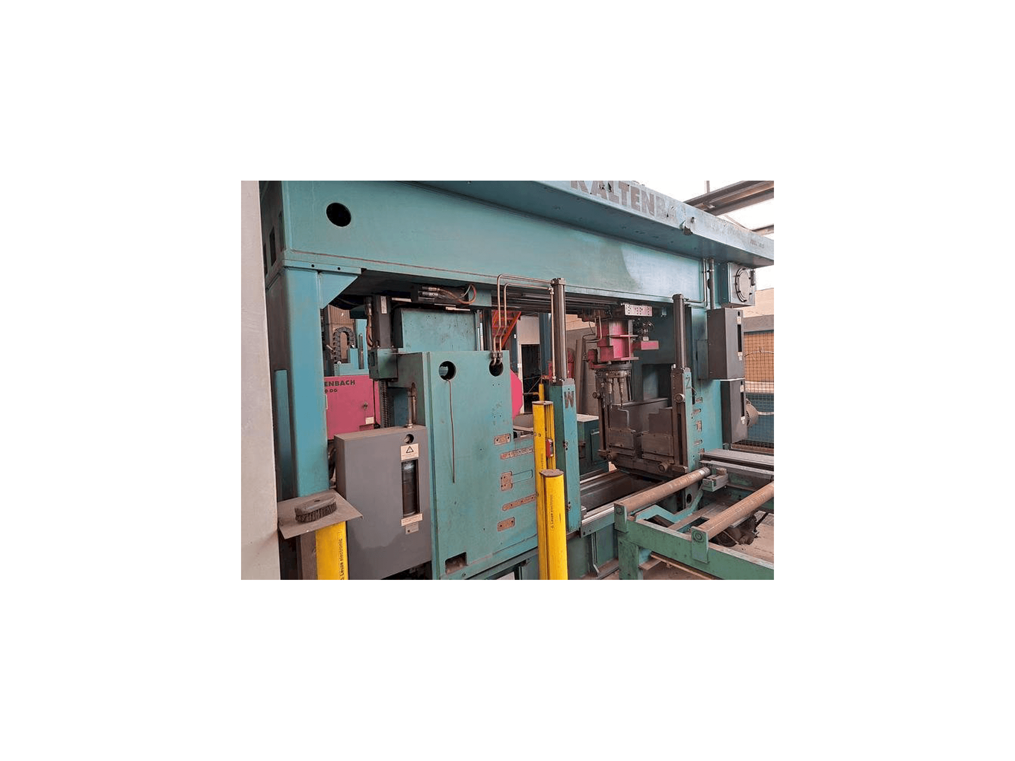 Widok lewej strony maszyny KALTENBACH KDX5 1015