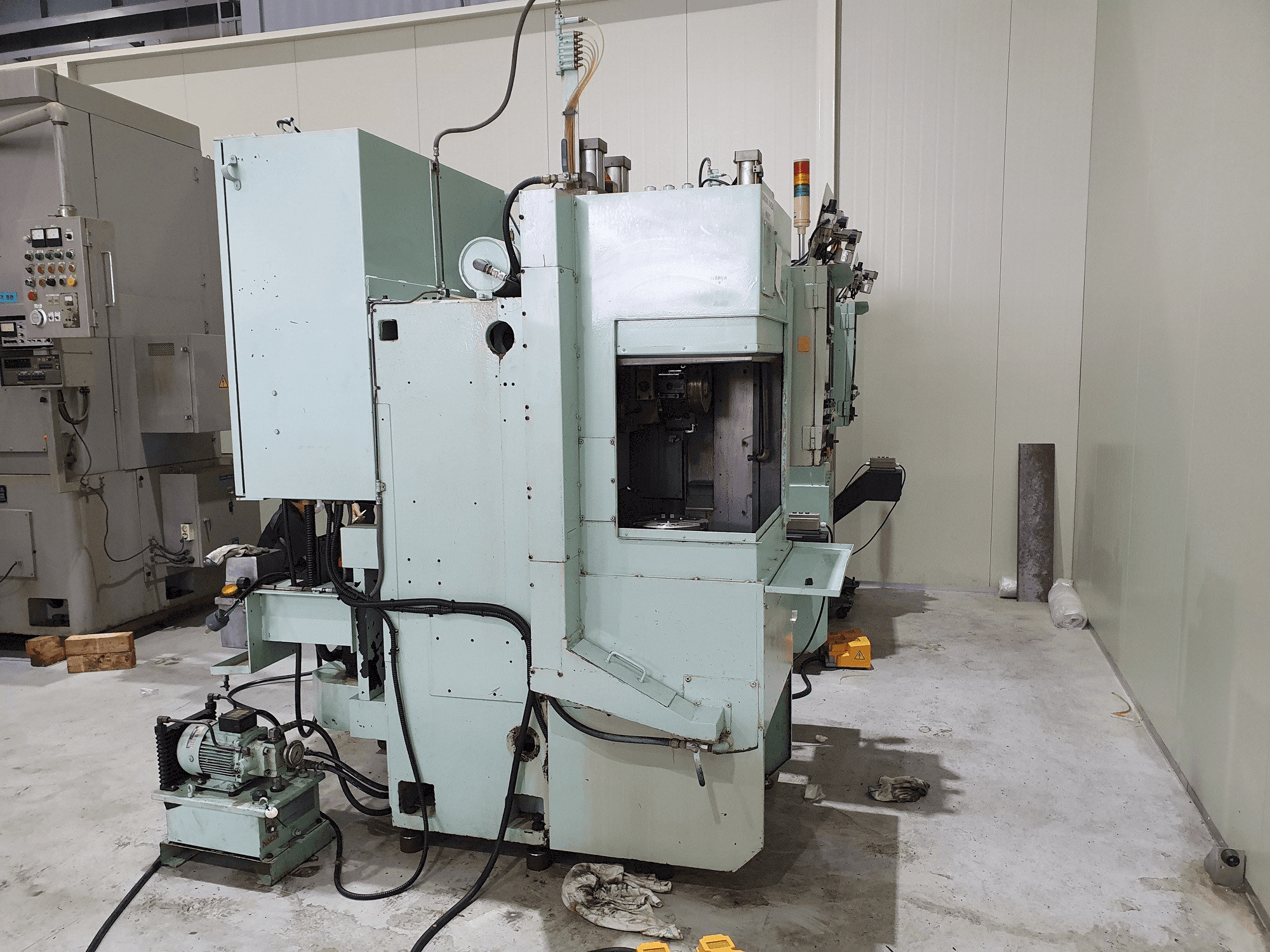 Widok z przodu maszyny KANZAKI MV5T