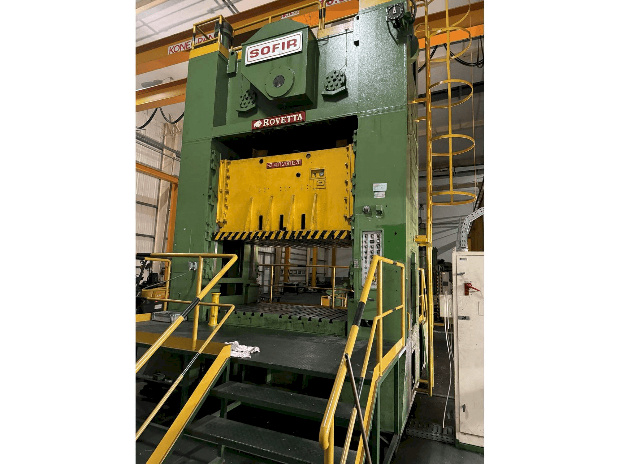 Widok z przodu maszyny ROVETTA 400t