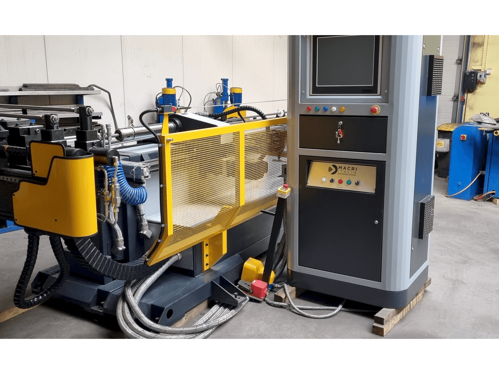 Widok z przodu maszyny MACRI ITALIA PROVAR 6-45 U-D