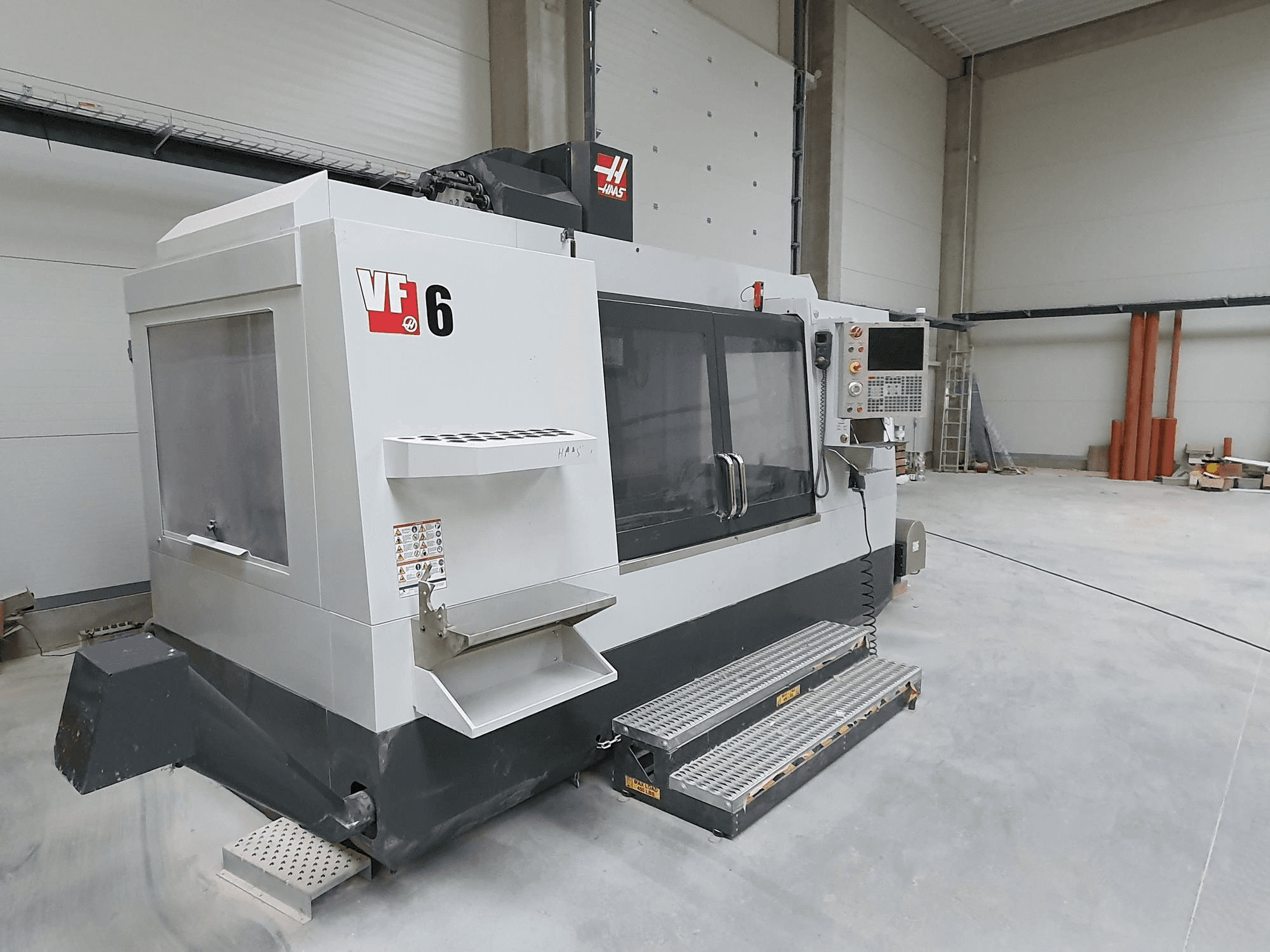 Widok z przodu maszyny HAAS VF-6/40