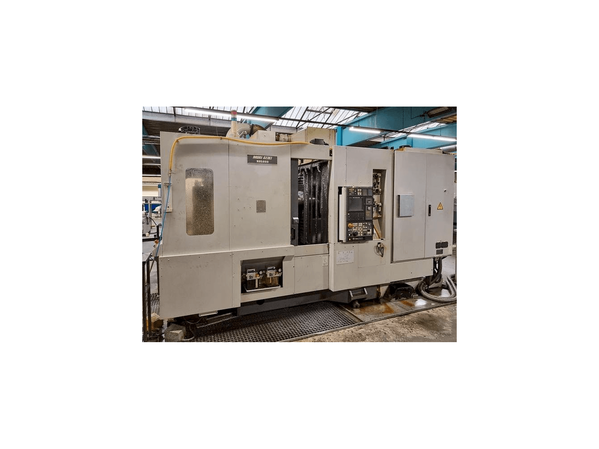 Widok z przodu maszyny MORI SEIKI NH-5000