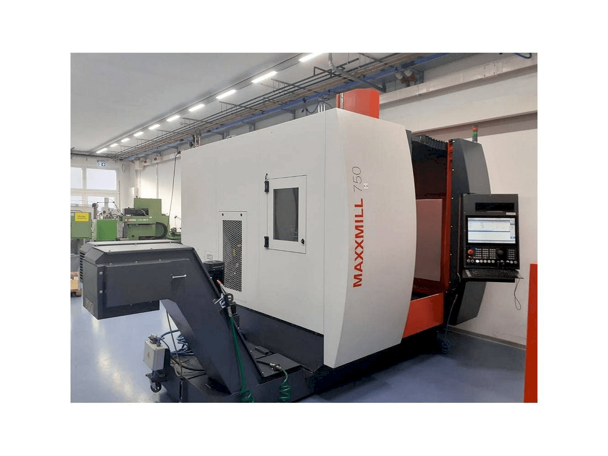 Widok z przodu maszyny EMCO Maxxmill 750