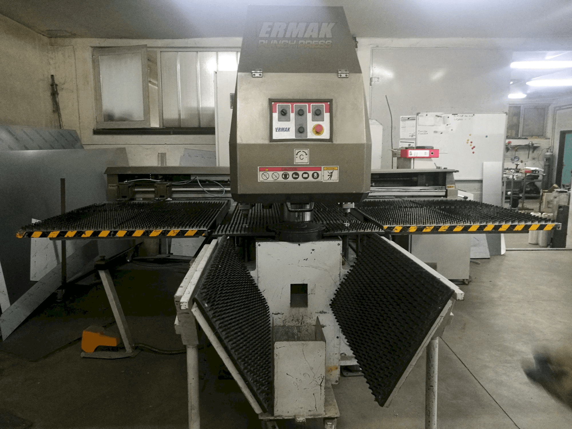 Widok z przodu maszyny ERMAKSAN RPP 127-30