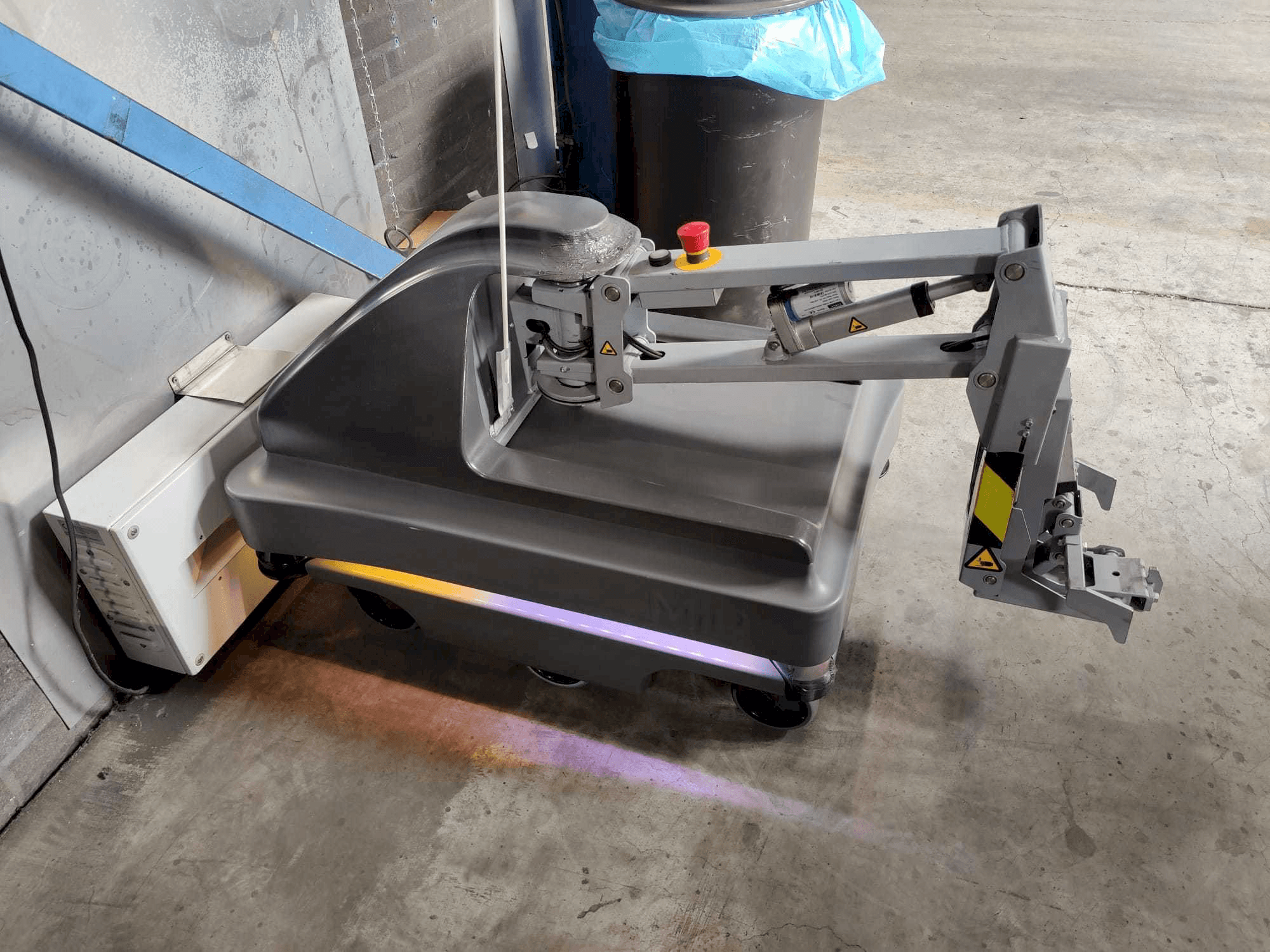 Widok z przodu maszyny MIR 200