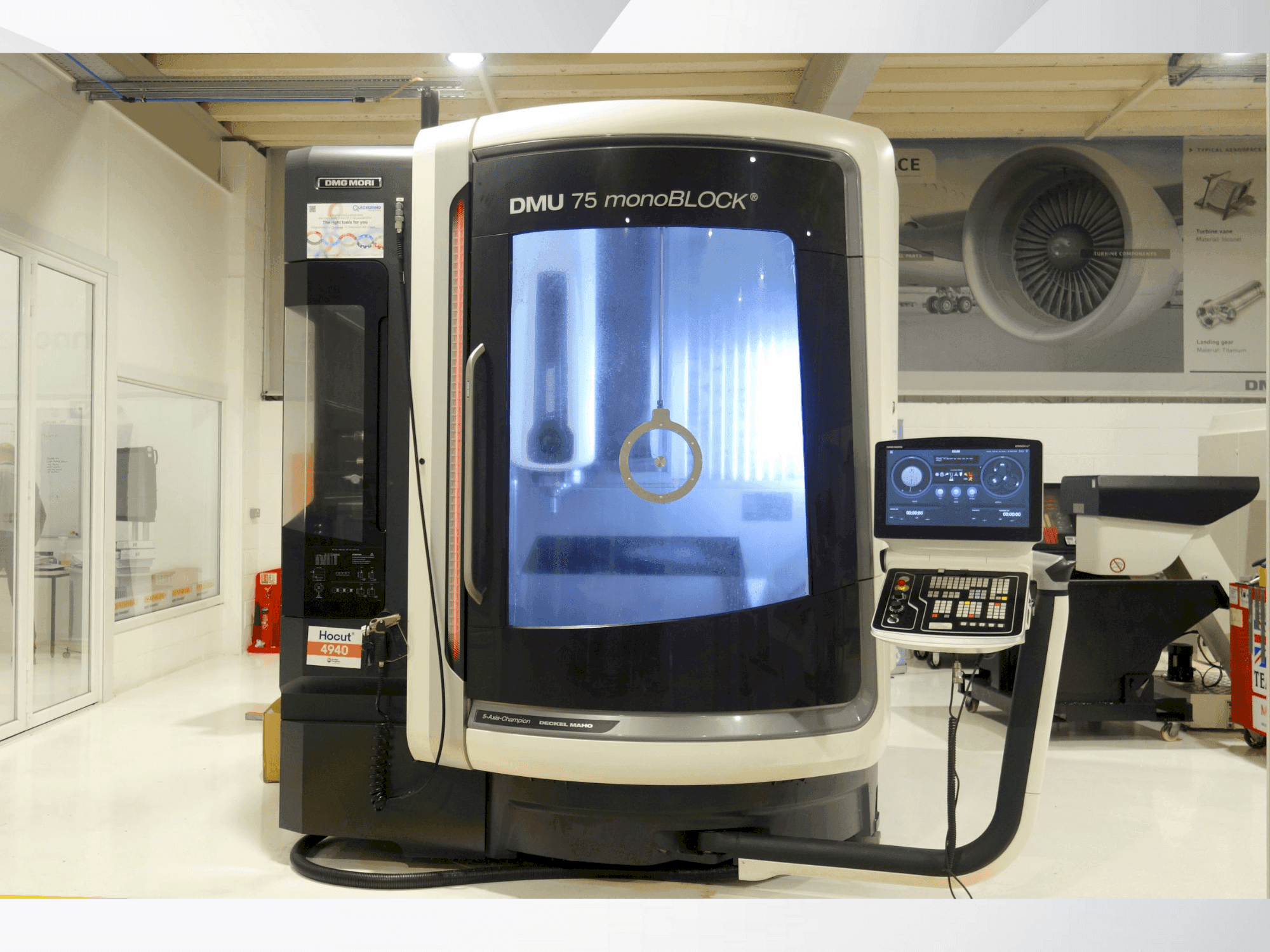 Widok z przodu maszyny DMG MORI DMU 75 Monoblock