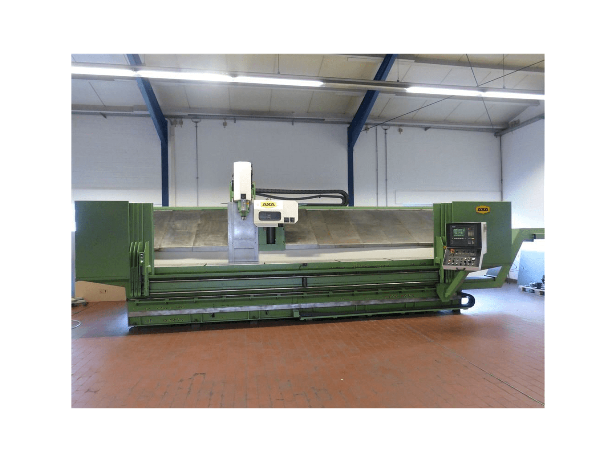 Widok z przodu maszyny AXA VSC 1-5000M/E