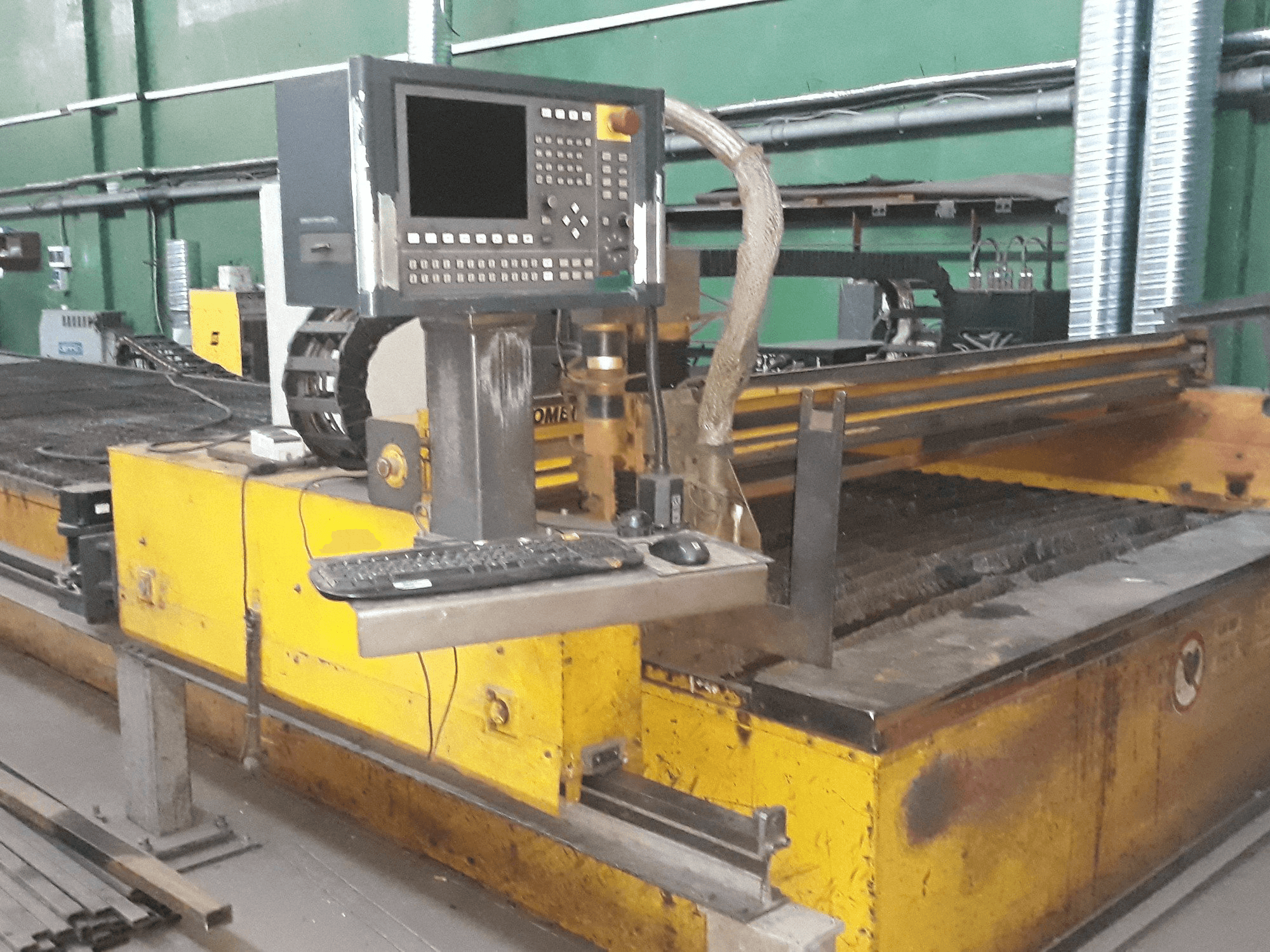 Widok z przodu maszyny ESAB CXD-P 3000
