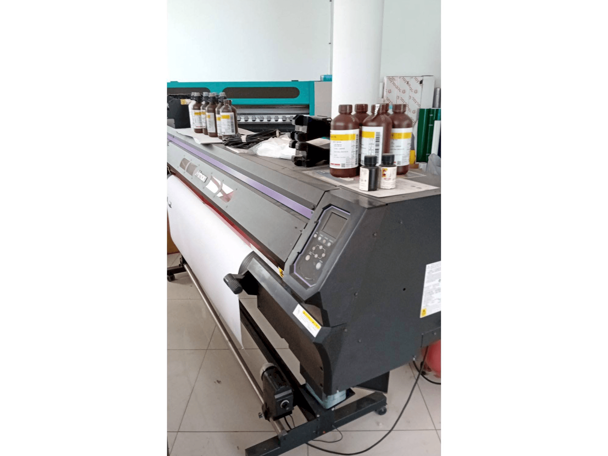 Widok z przodu maszyny MIMAKI ucjv300-160