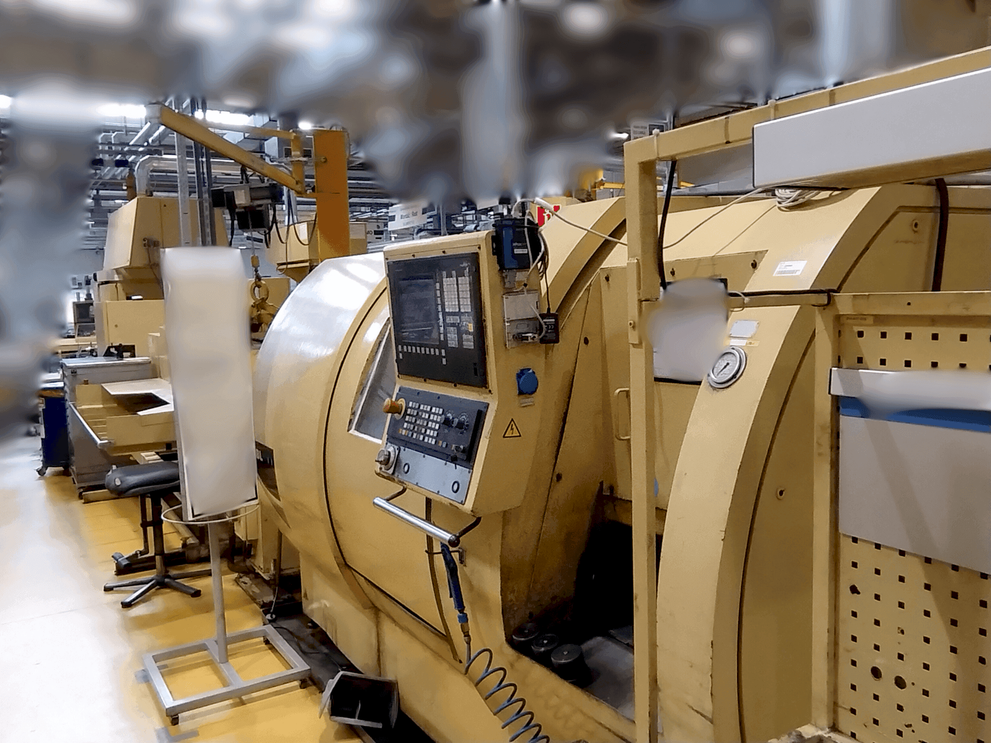 Widok z przodu maszyny TRENS SBL 500 CNC