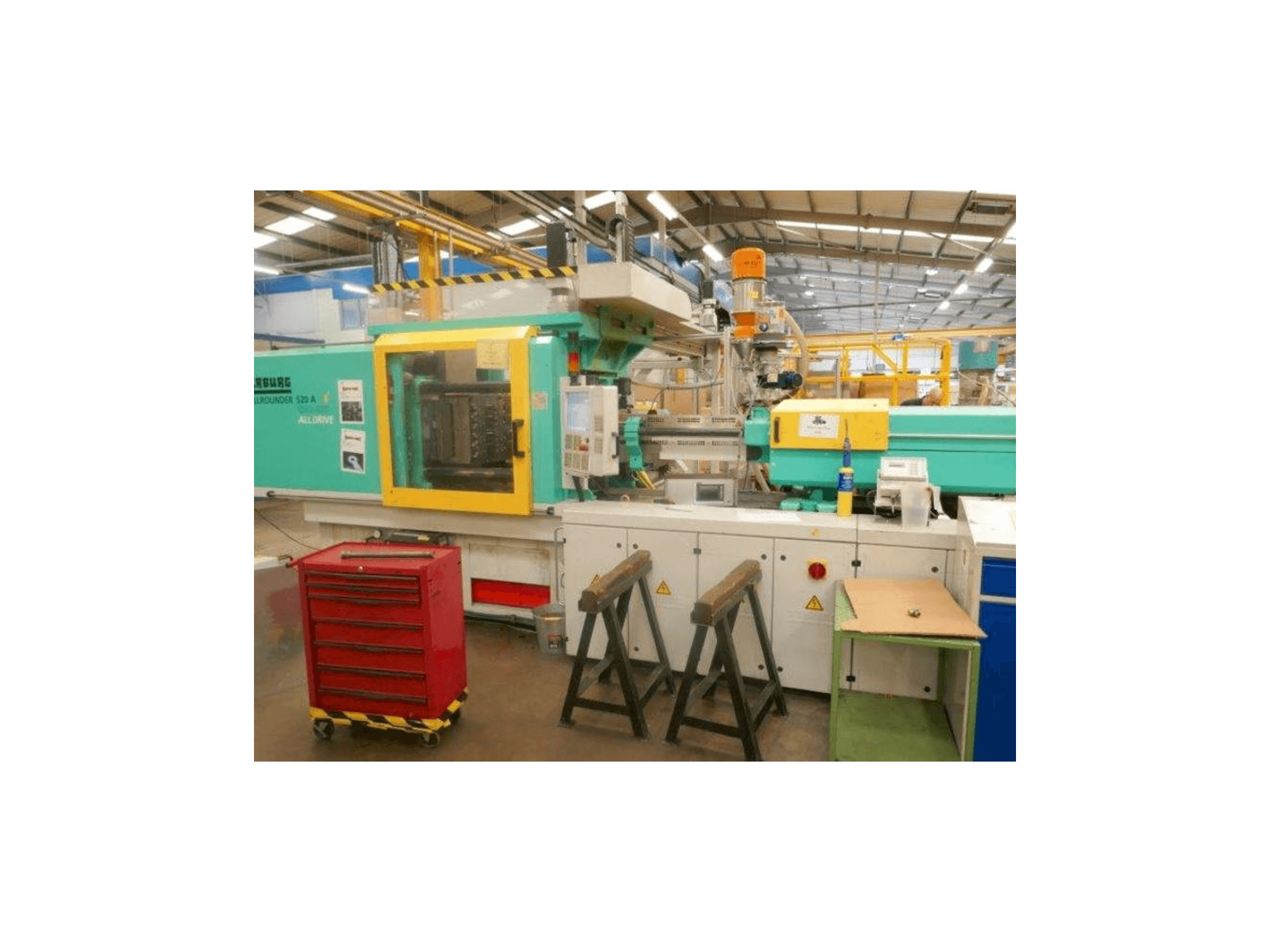 Widok z przodu maszyny Arburg Allrounder 520 A 1500-400