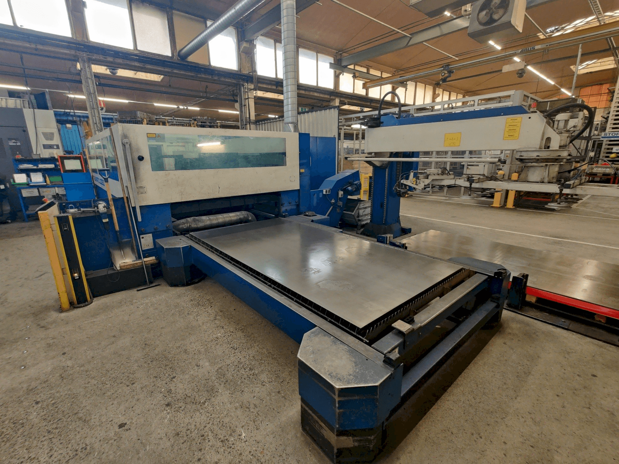 Widok z przodu maszyny Trumpf Trumatic L3050