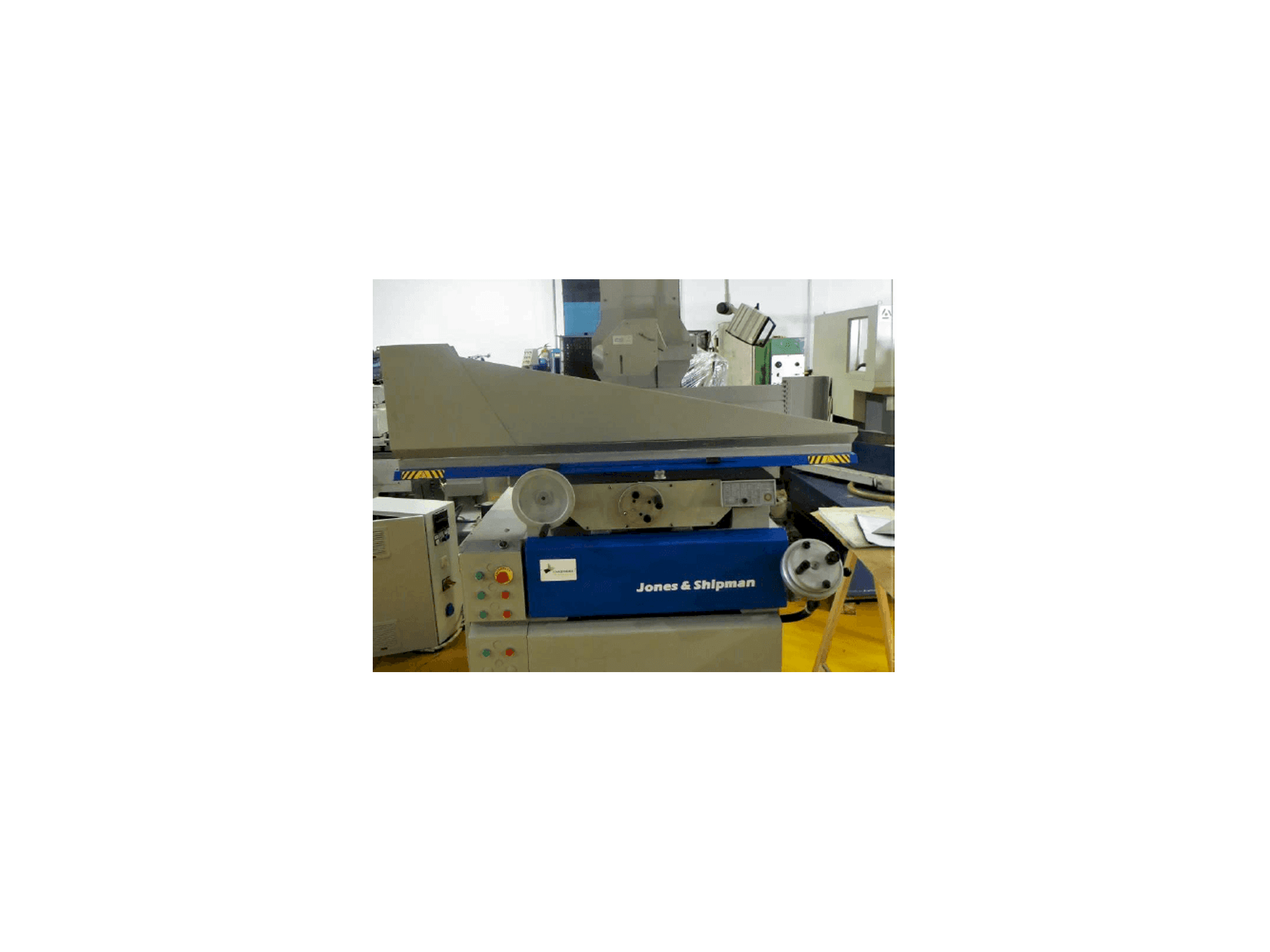 Widok z przodu maszyny Jones & Shipman 1400 E
