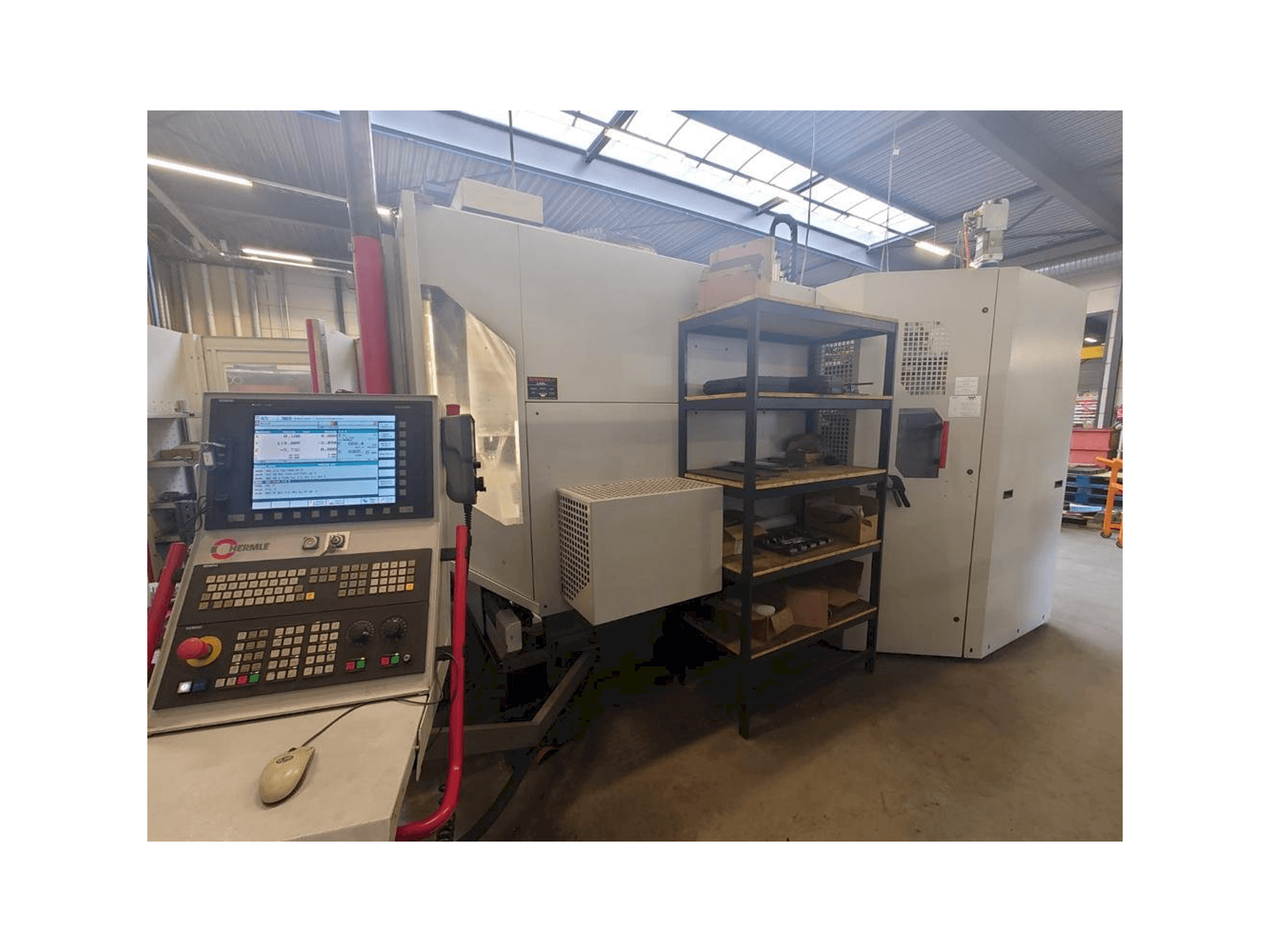 Widok z przodu maszyny HERMLE C40U