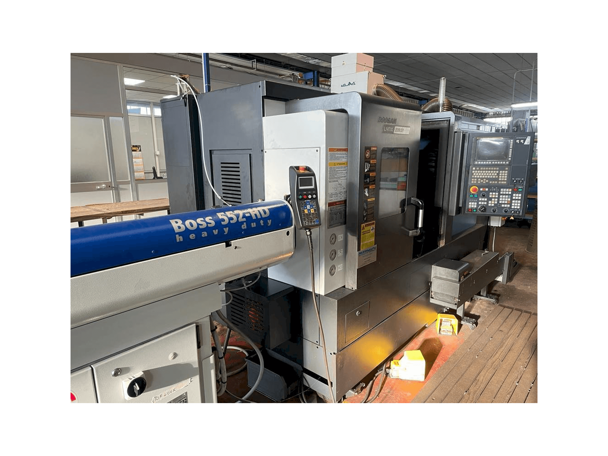 Widok z przodu maszyny Doosan LYNX 220LSY