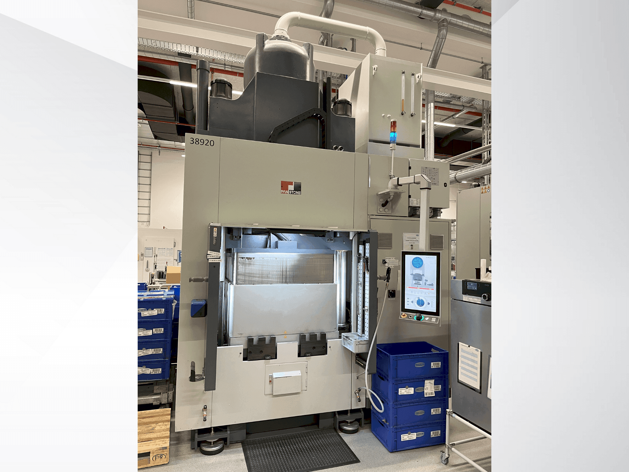Widok z przodu maszyny PAN Stone D-V-200-PCD