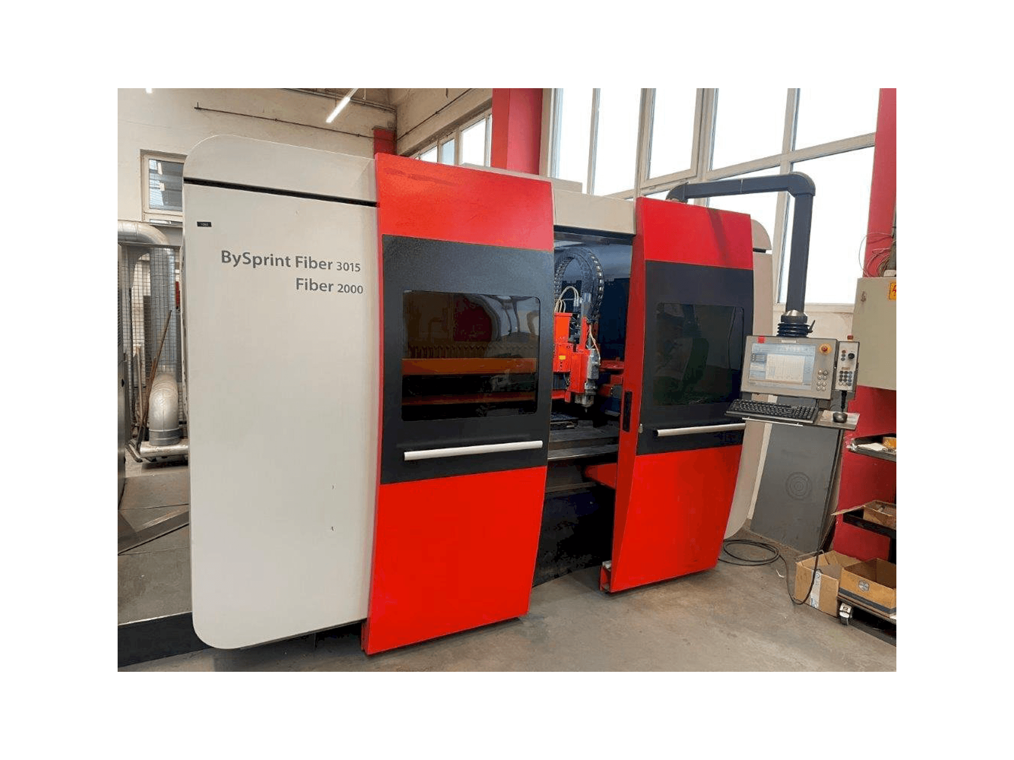 Widok lewej strony maszyny Bystronic BySprint Fiber 3015