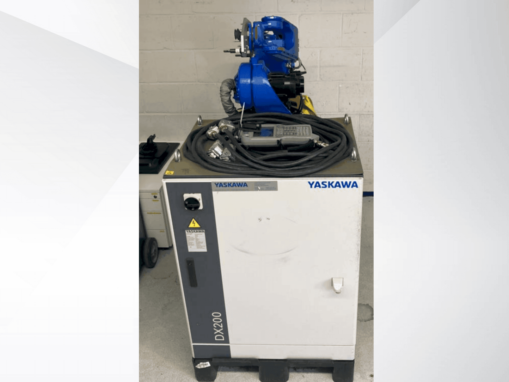 Widok z przodu maszyny Yaskawa Motoman YR-MH00024-A00