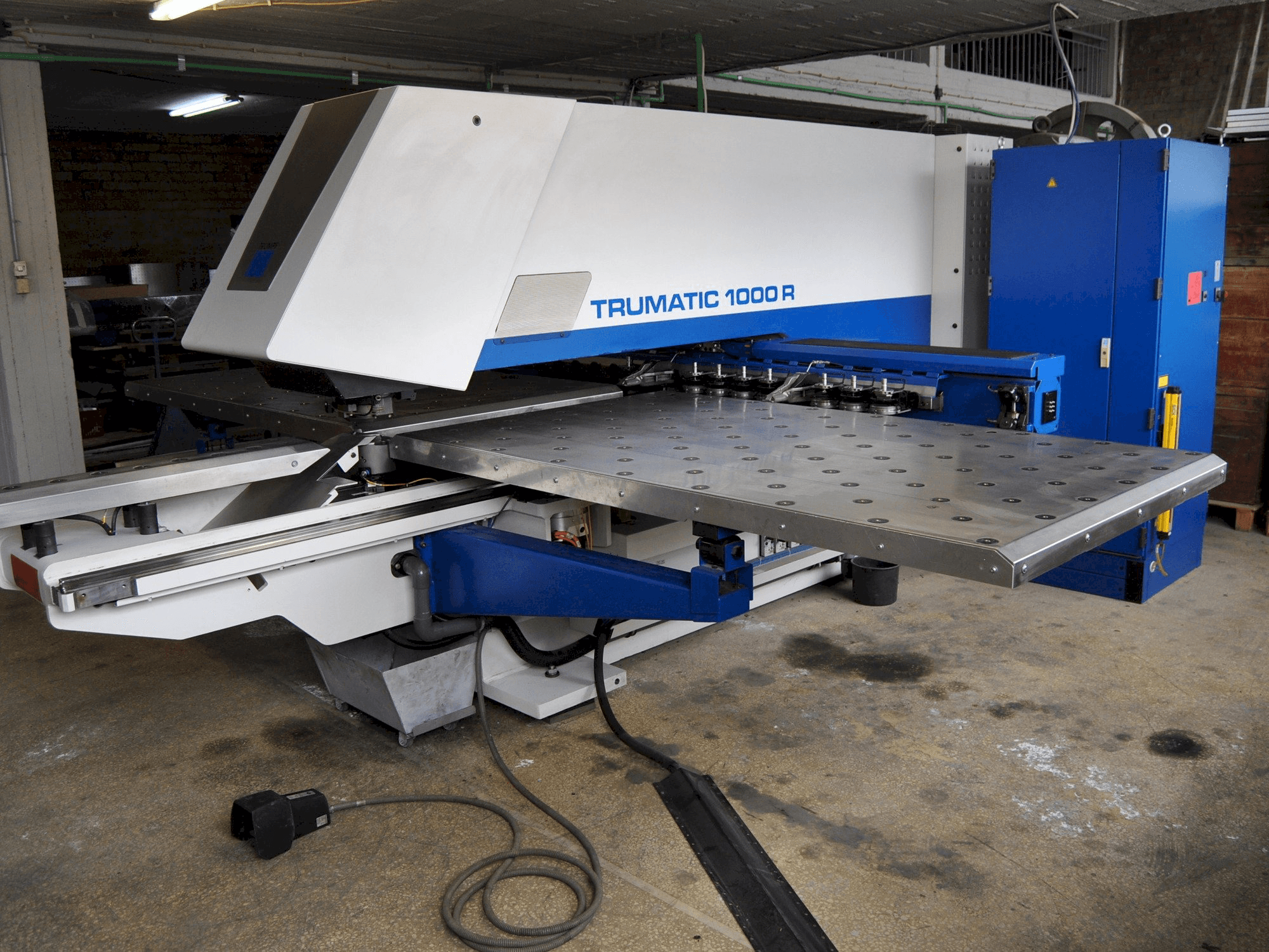 Widok z przodu maszyny Trumpf Trumatic 1000 R