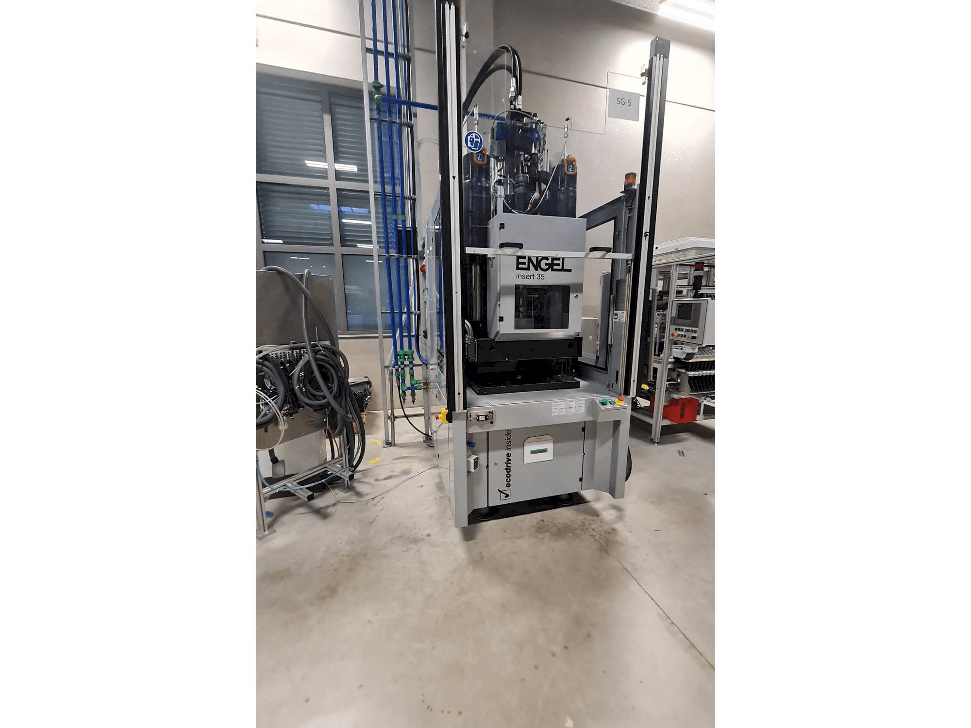 Widok z przodu maszyny Engel insert 60V-35 single XS ecodrive