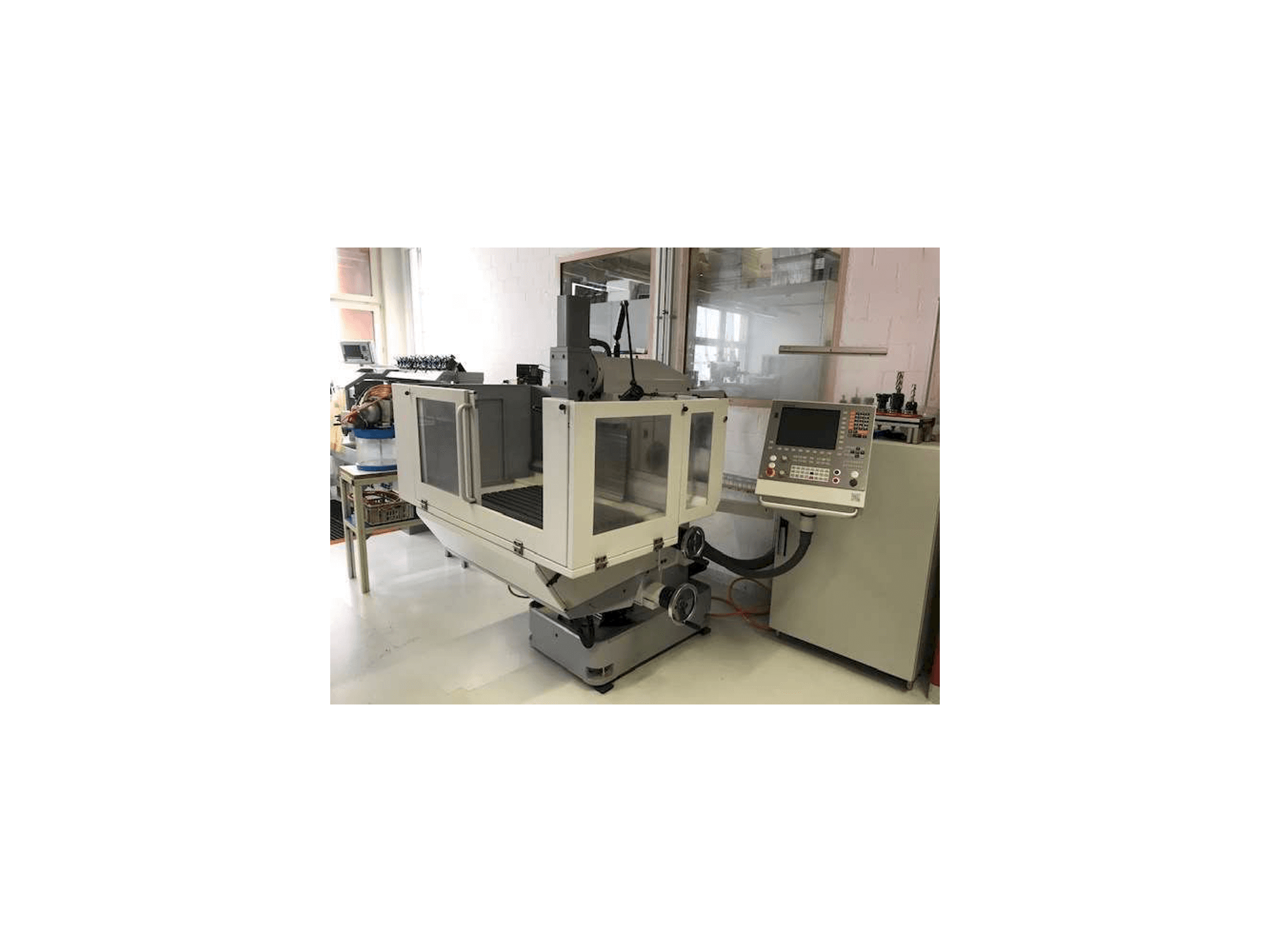 Widok z przodu maszyny FPS 500 M-NC