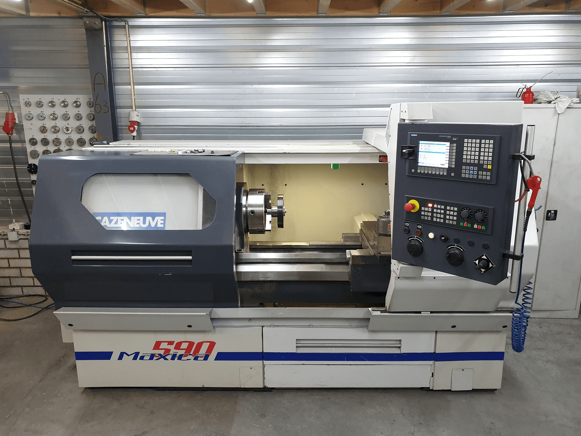 Widok z przodu maszyny CAZENEUVE MAXICA 590