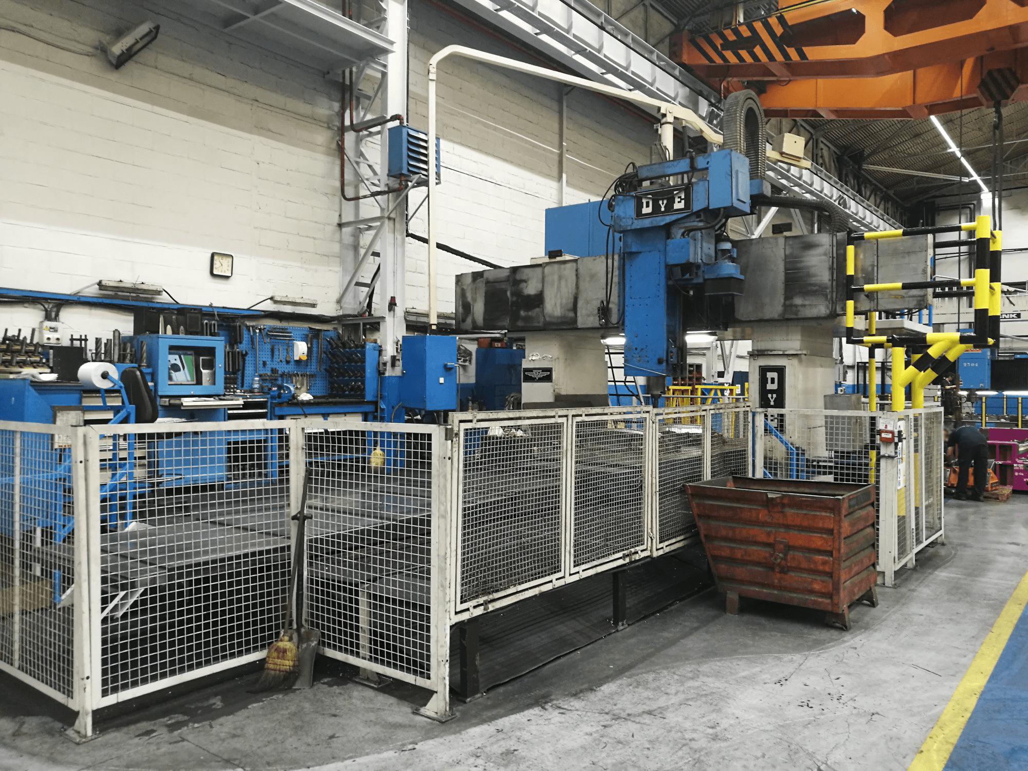 Widok z prawej maszyny DYE FPF-2-N/C