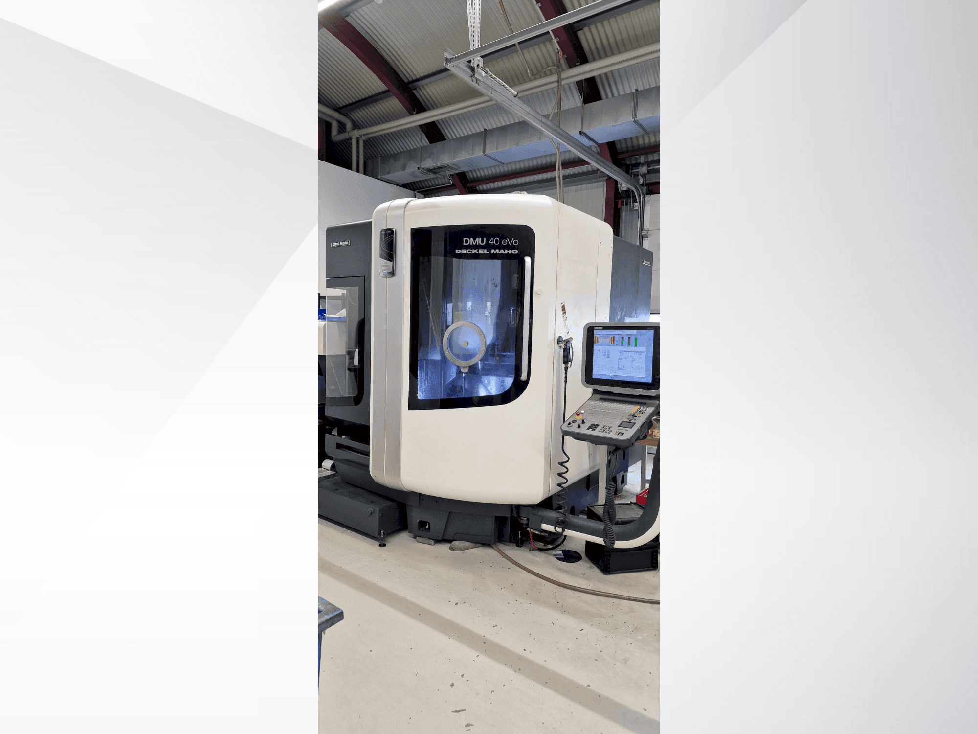 Widok z przodu maszyny DMG DECKEL MAHO DMU 40 evo