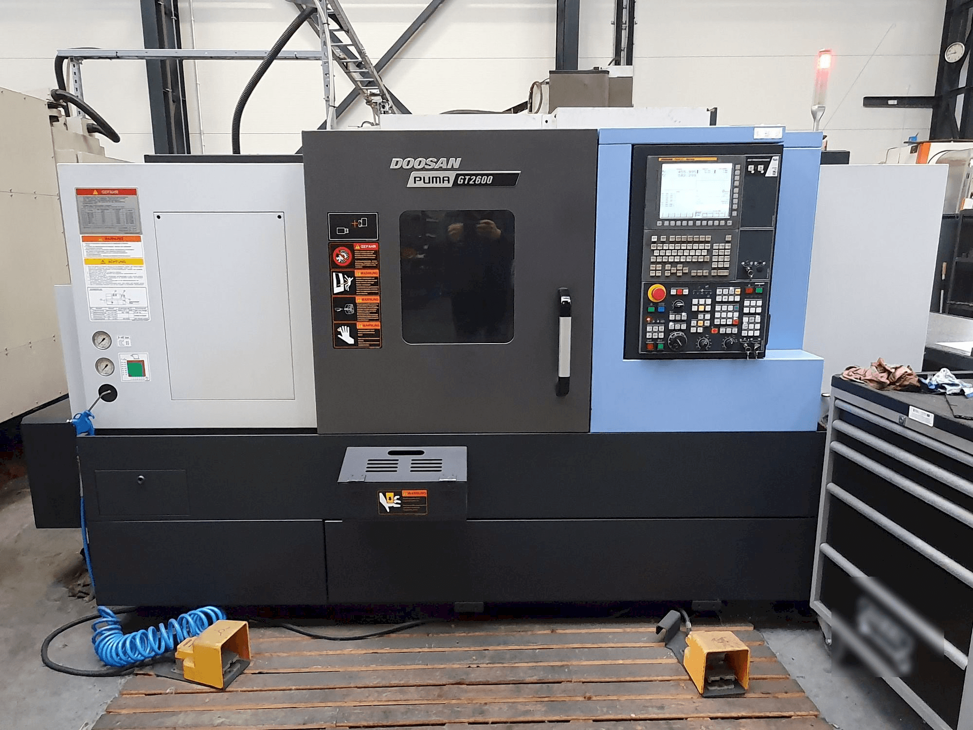 Widok z przodu maszyny Doosan PUMA GT2600