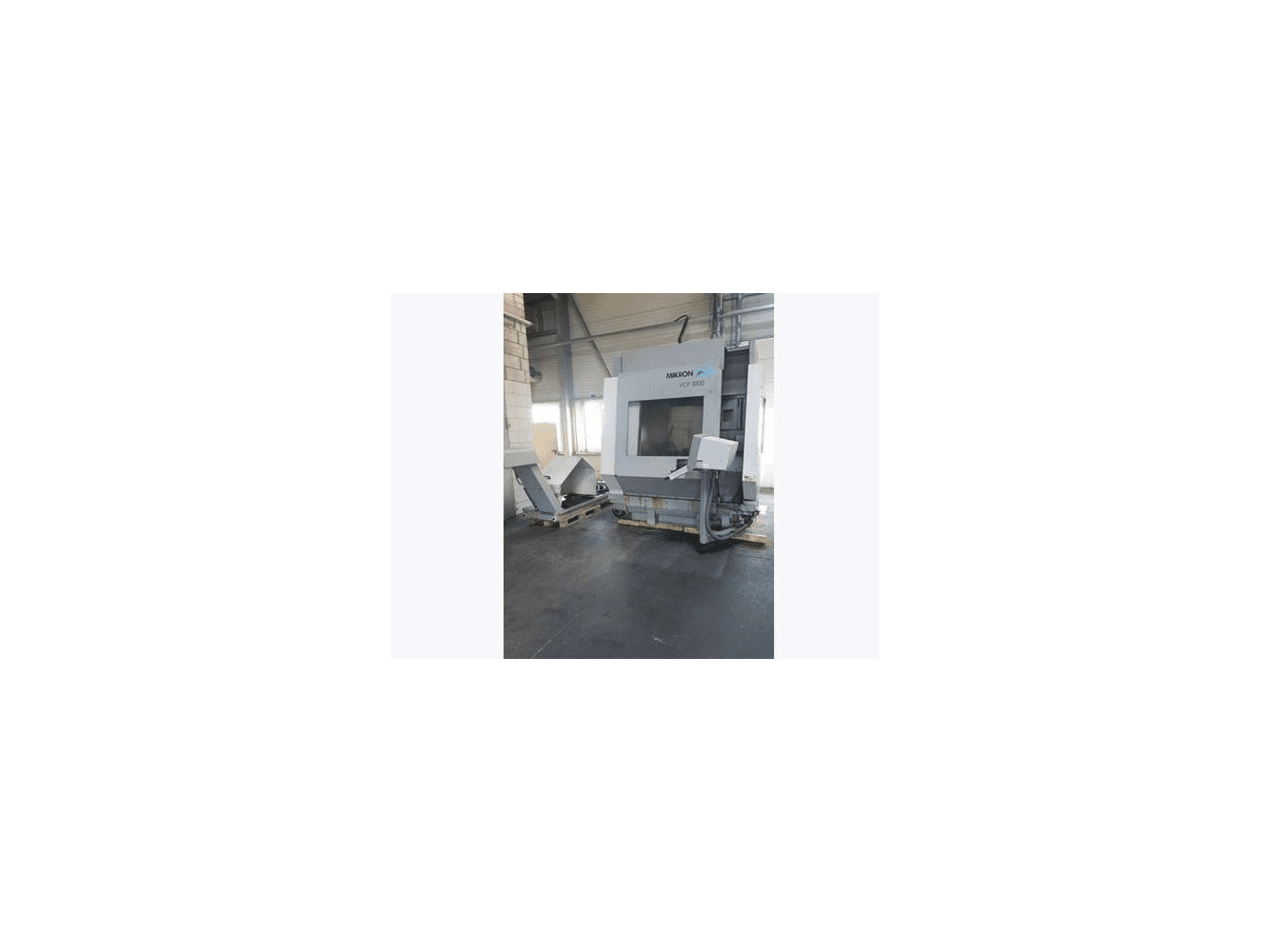 Widok z przodu maszyny MIKRON VCP 1000