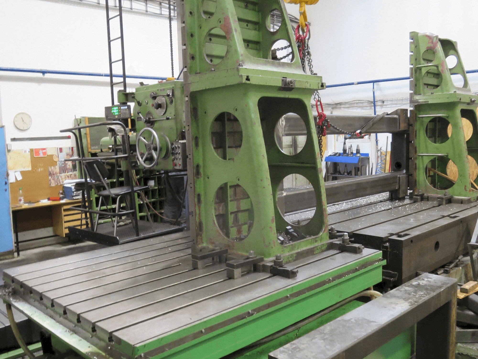 Widok z przodu maszyny TOS HP 100