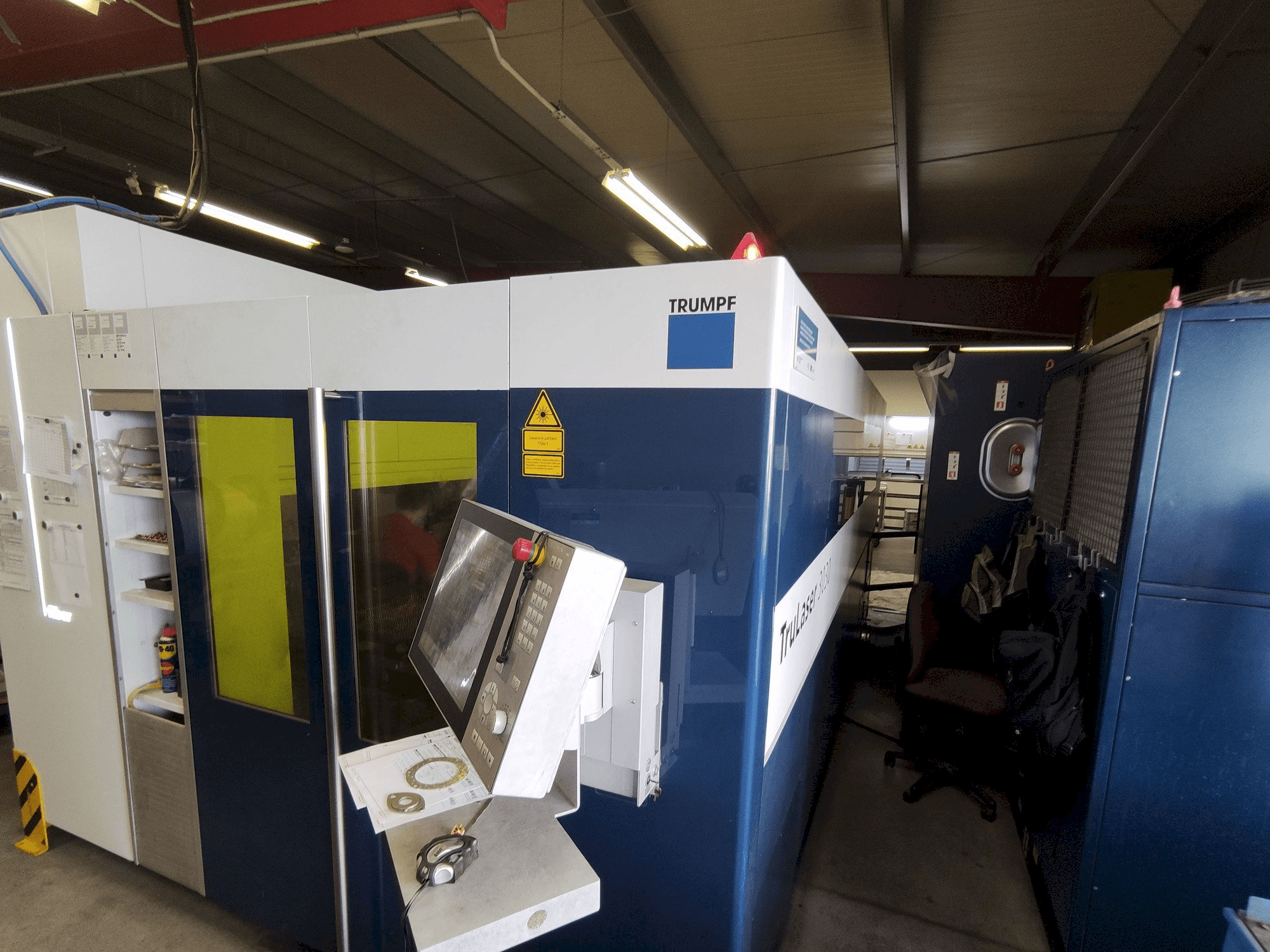 Widok z przodu maszyny Trumpf TruLaser 3030 Fiber