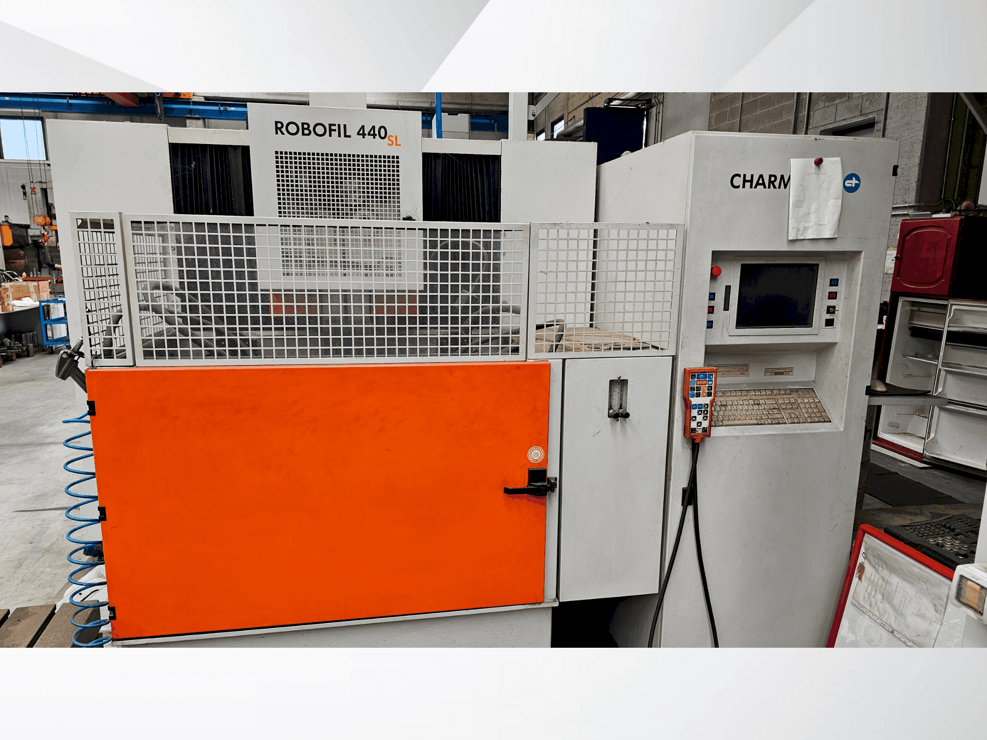 Widok z przodu maszyny CHARMILLES Robofil 440SL