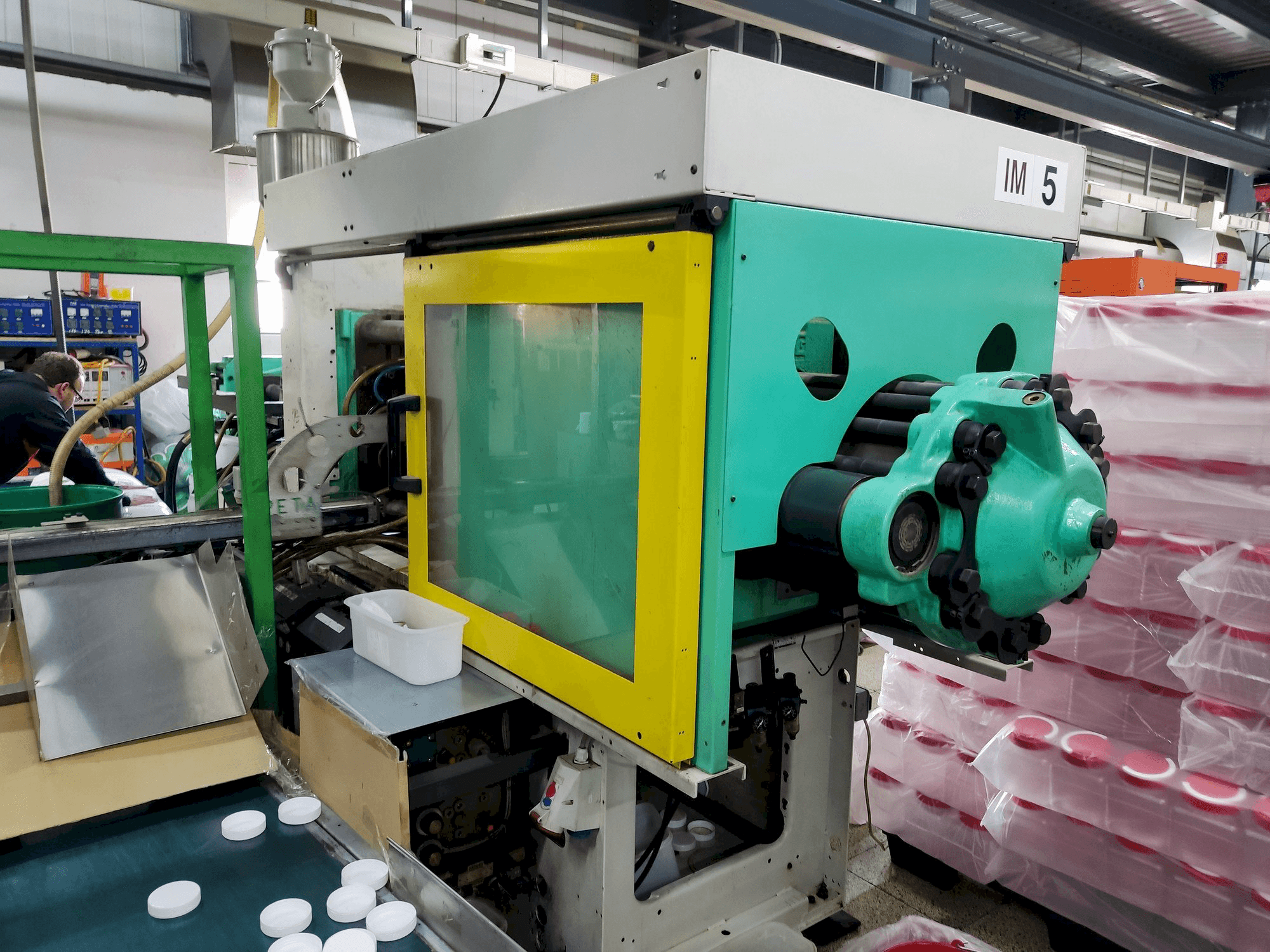 Widok z przodu maszyny Arburg 470C 1500-675