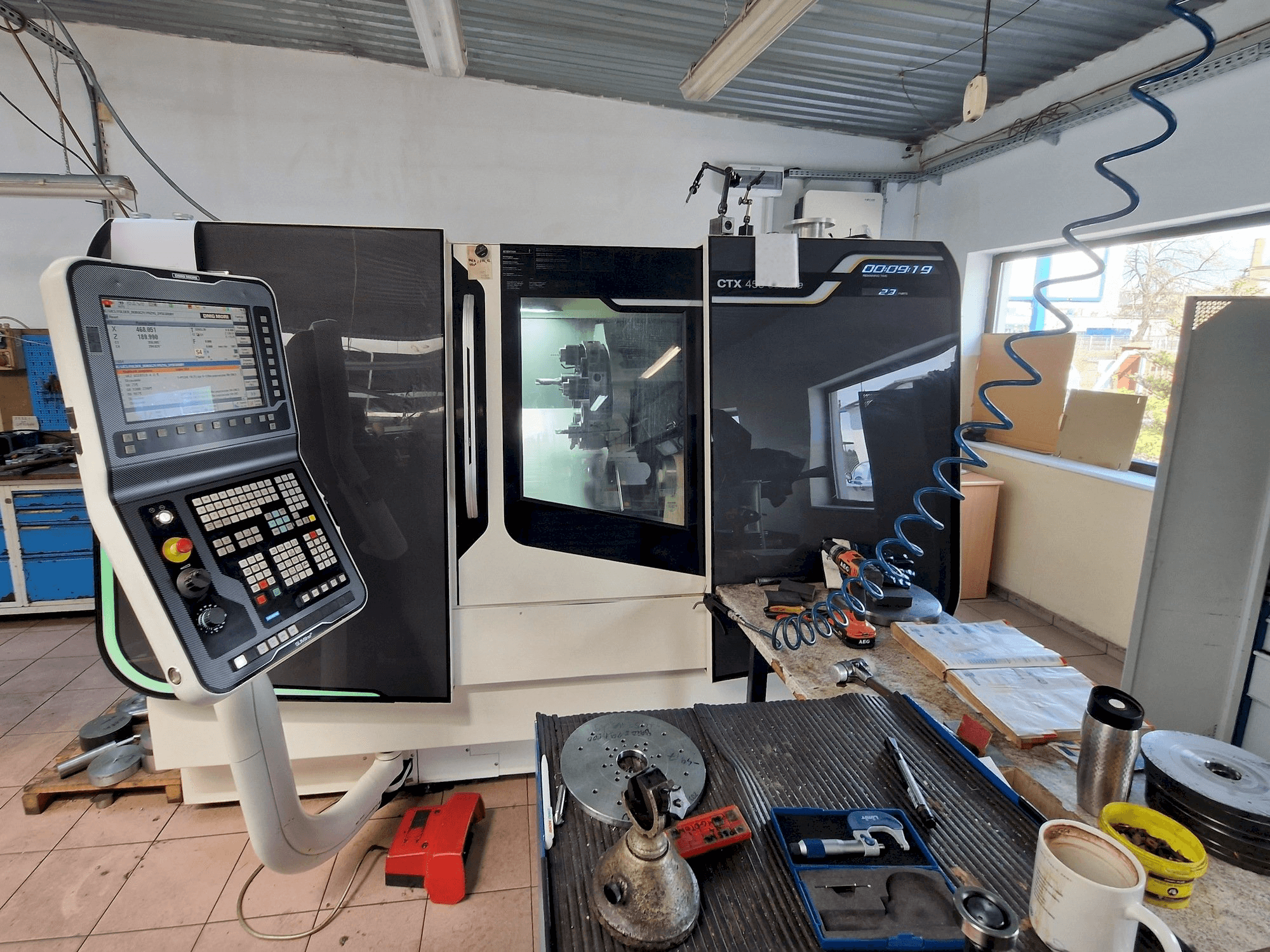 Widok z przodu maszyny DMG MORI CTX 450 ecoline