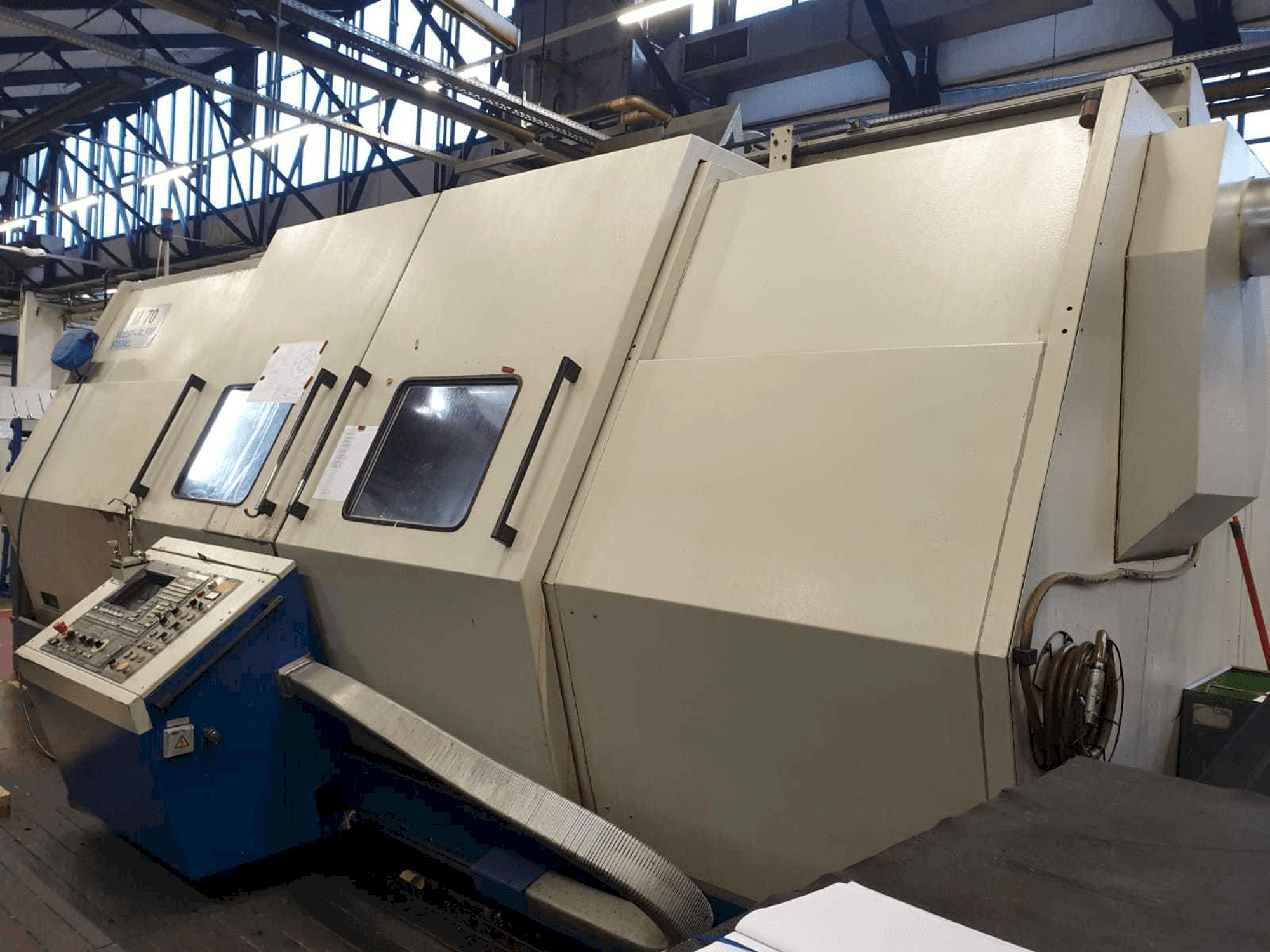 Widok z przodu maszyny WFL M70