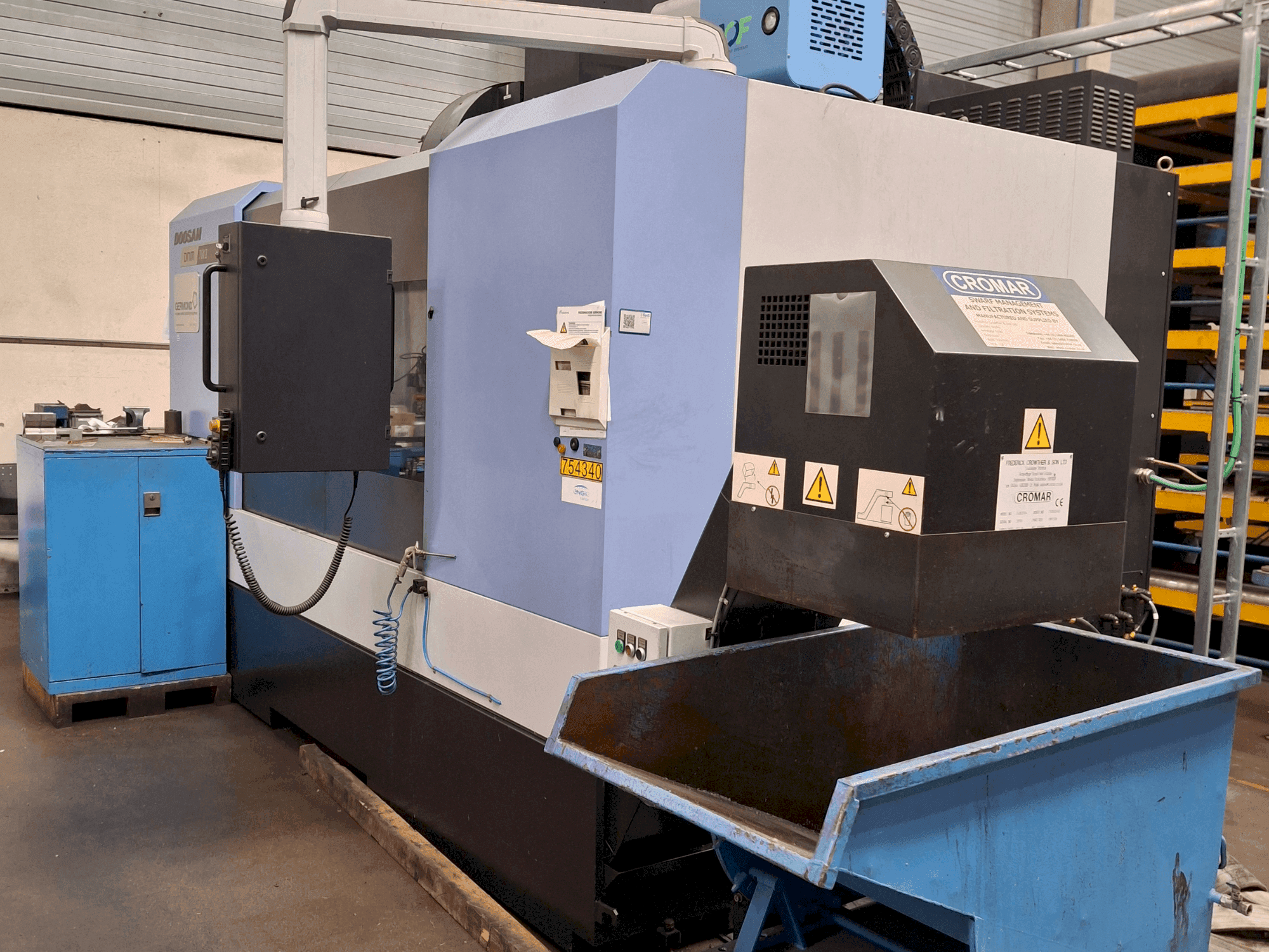 Widok z przodu maszyny DOOSAN DNM 750 II