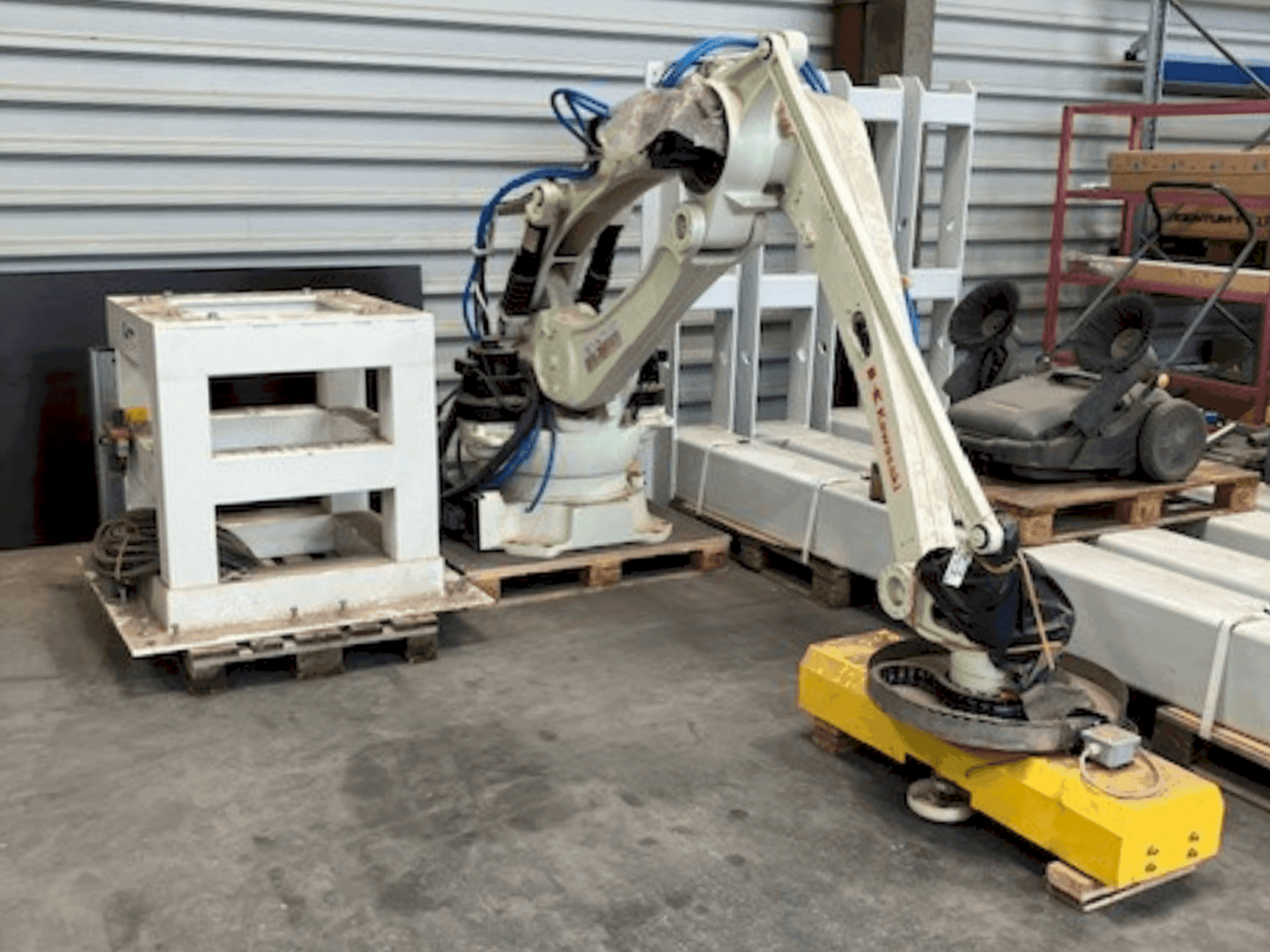 Widok z przodu maszyny Kawasaki 3CP180L-AC03 (2018)